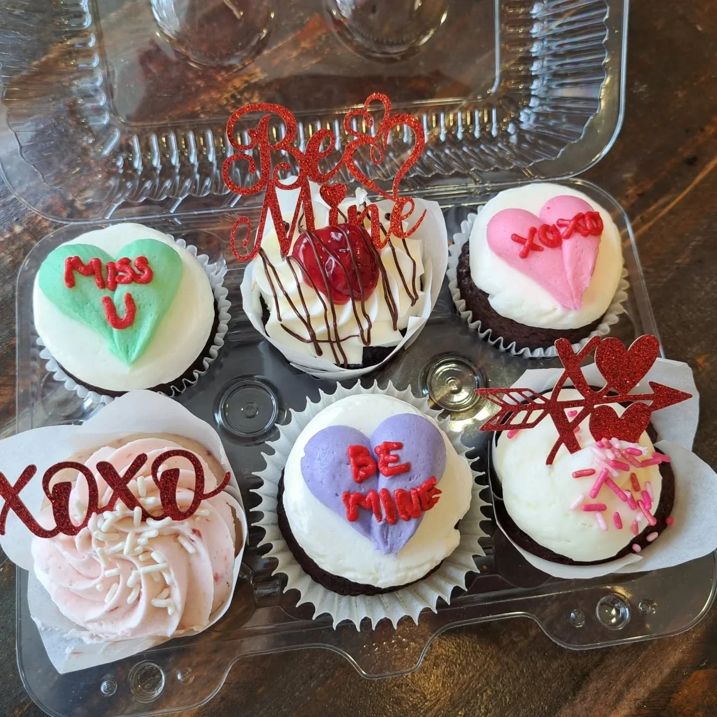 ❤️ 💝 Valentine's Day is coming!! Order your "Sweetheart 6-pack" for that special person in your life...or treat yourself!  These special packs include 3 conversation hearts cupcakes, a Red Velvet, Cherry Almond and Chocolate Cherry! 

OR..