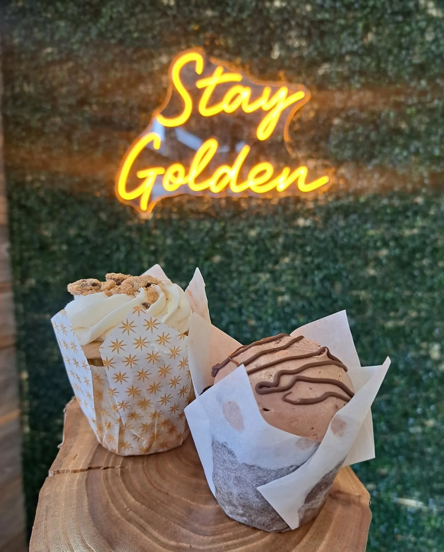 It's a Fan FAVORITE Friday! We have Cookie Dough,  Chocolate-Cream, allll the Gluten-free and Vegan Cupcakes you could want and of course, Pup-cakes for the doggies! 

Come on in and celebrate the end of the week with us! 

#cupcakes 
#visitgolden 
#