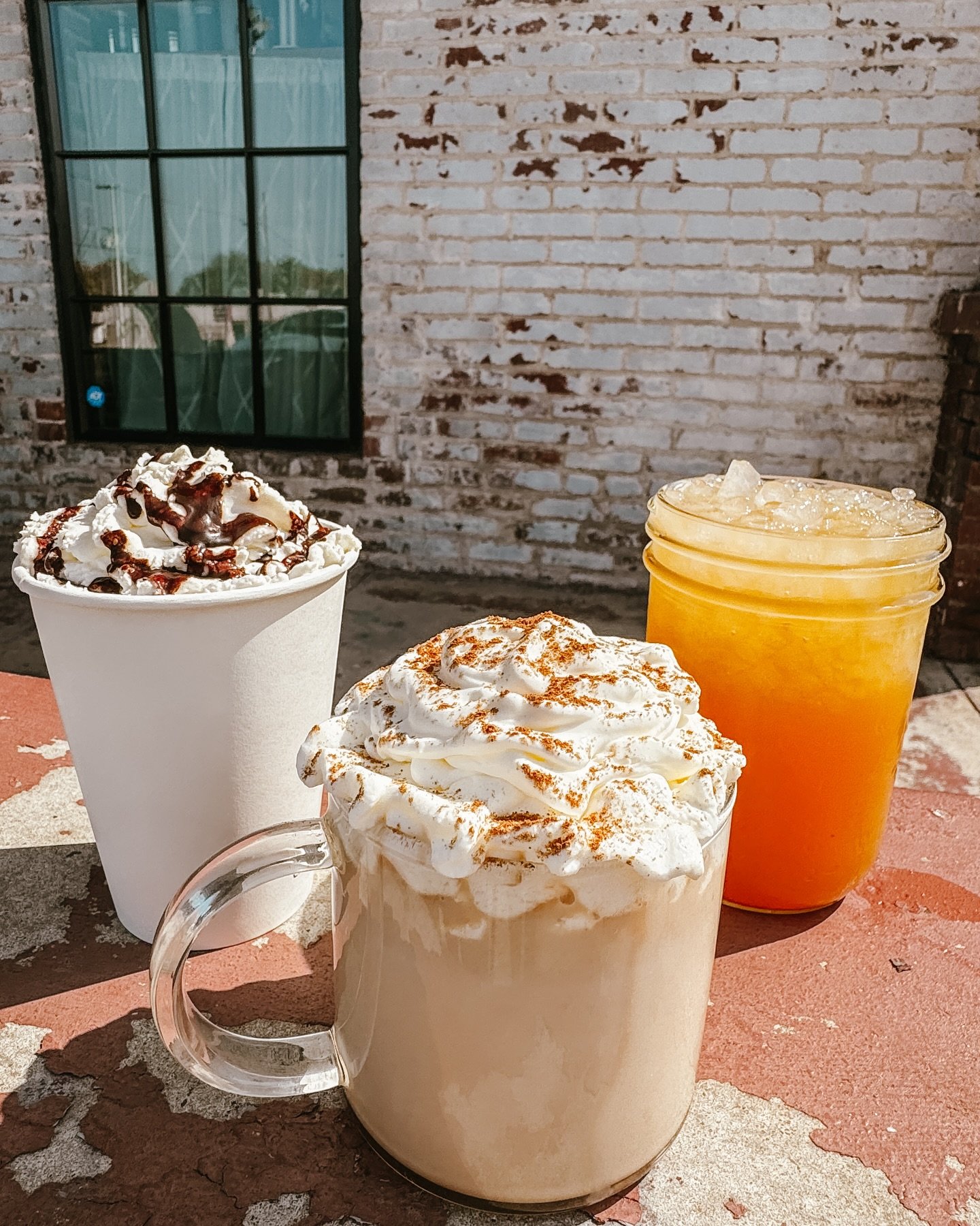 🍂 we are fallalalala&rsquo;n in love with these cozy drinks!
☕️ Classic Pumpkin Spice Latte (in front)
☕️ Sweater Weather - Nutella Maple Latte (on left)
☕️ Autumn Apple Chai - Chai Apple Cider (on right) hot or cold!
☕️ Smashed Pumpkin - Lavender 