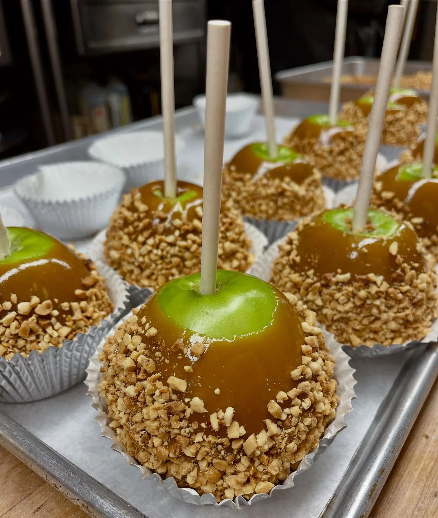 Fall&rsquo;s favorite flavor 🍂🍏

#caramel #apple #apples #caramelapple #caramelapples #fallflavors #fall #seasonal