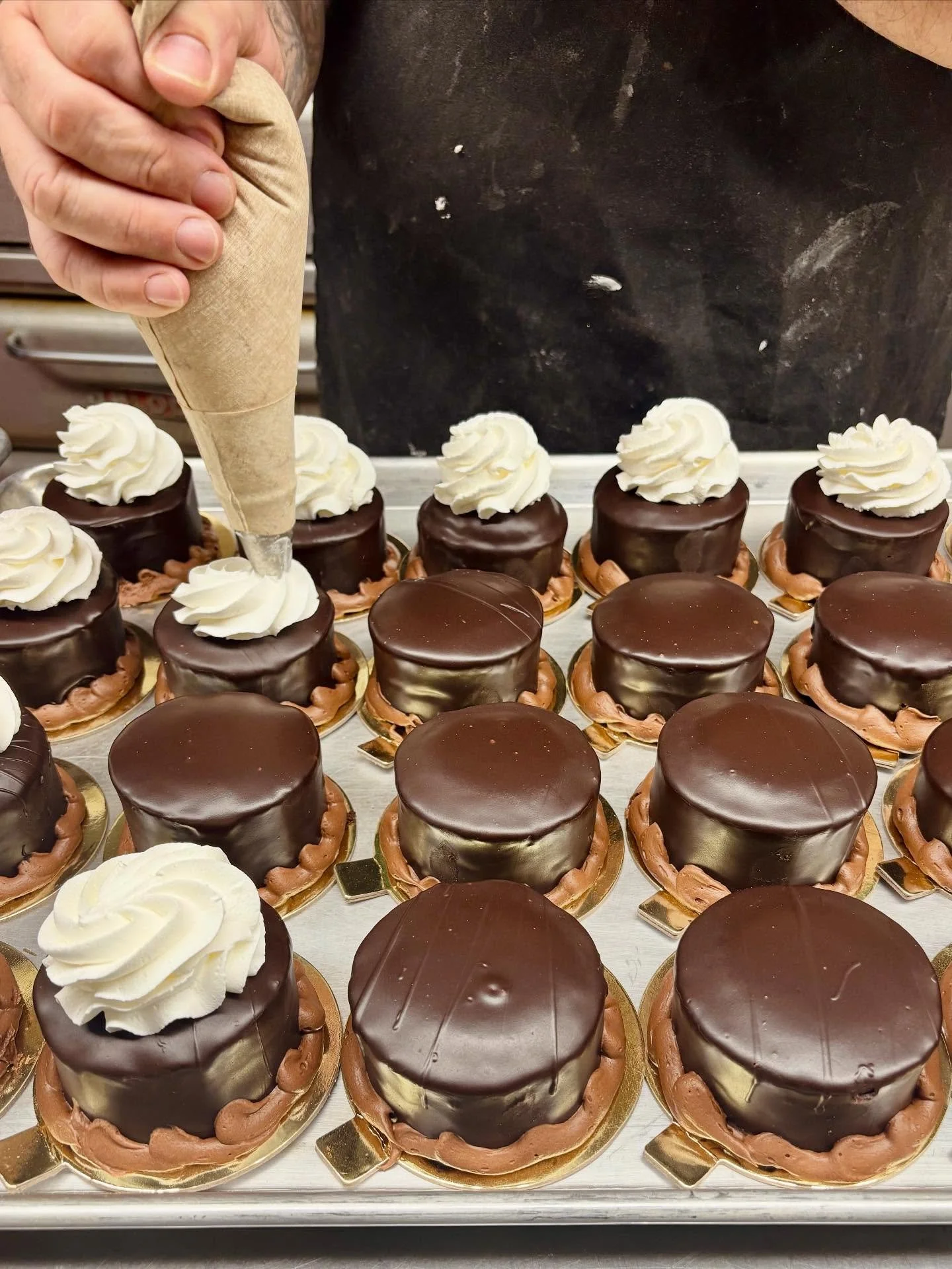 Making our World&rsquo;s Richest Brownie just a little bit richer 🍫

#brownie #brownies #whippedcream #baking #bakery #decorating #pastries #pastryart #pastrychefs
