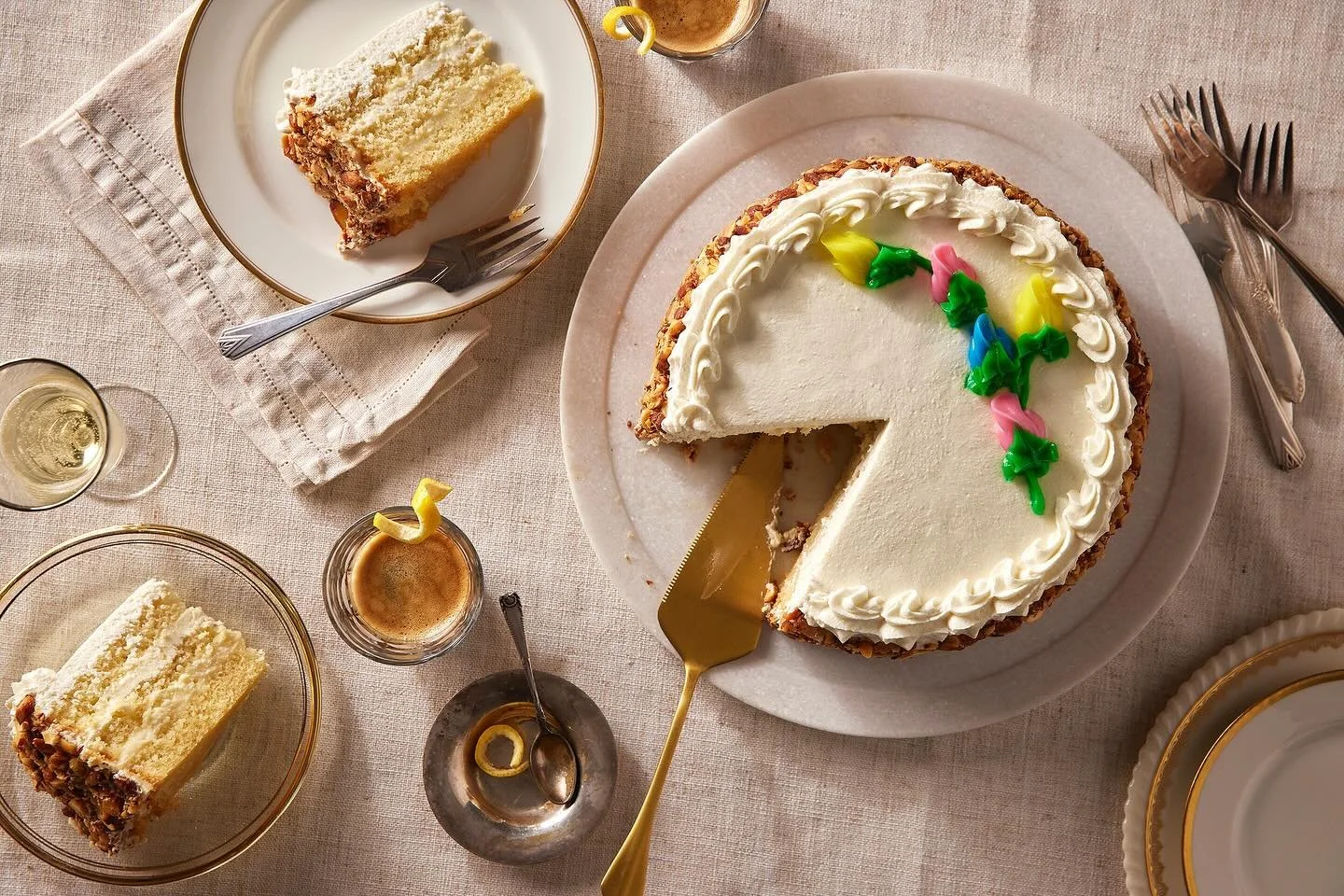 Sunday dinner aftermath goals 🍰☕️

#rumcake #rumcakes #italianrumcake #italiancreamcake #cake #cakes #sunday #sundaydinner #goals #dessert