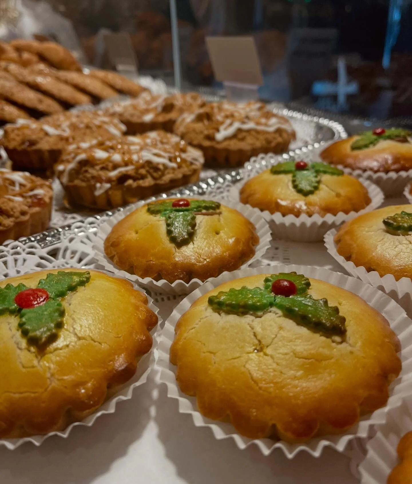 It&rsquo;s beginning to taste a lot like Christmas ☃️🌲

#pasticciotti #christmastime #bakery