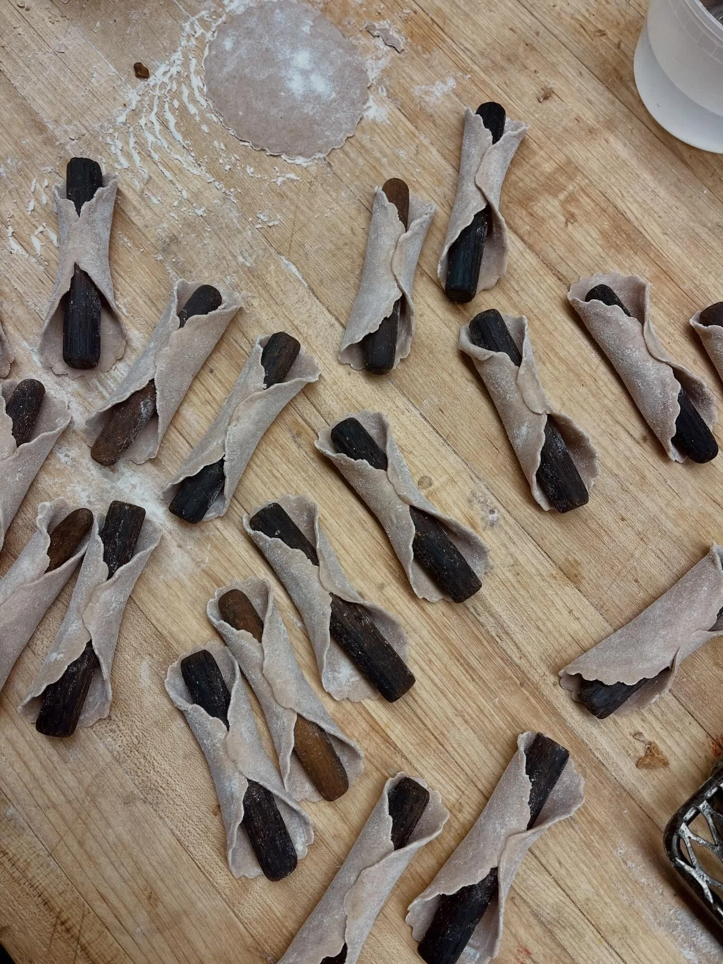 New Year&rsquo;s Eve mini cannoli preparation is underway!

#nye #minicannoli #cannoli