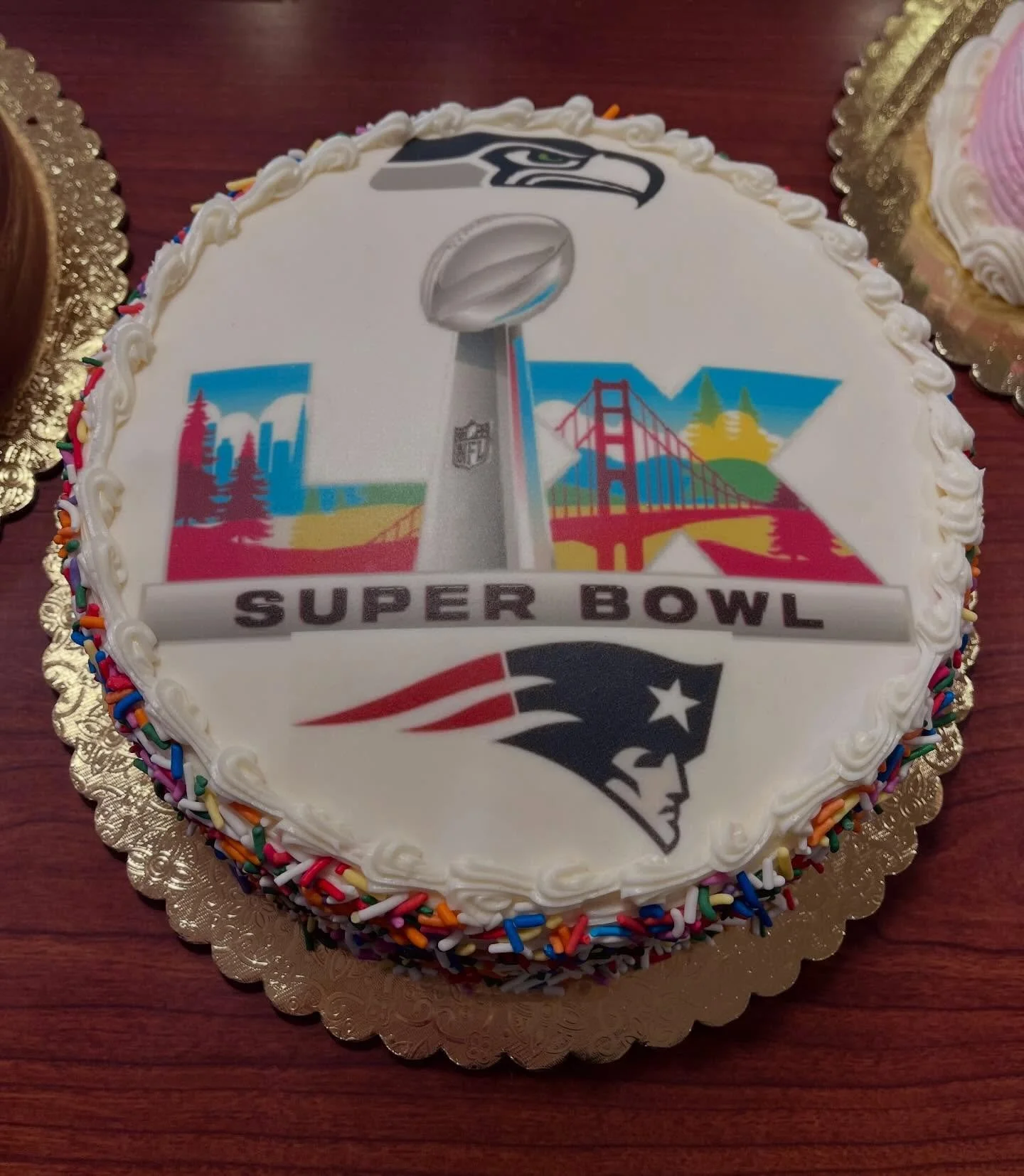 The Birds may not be flying this year but there&rsquo;s no Super Bowl Sunday without cakes &amp; cupcakes ready to score! 🏈

#superbowl #superbowlsunday #cakes #cupcakes #gamedaygoodies