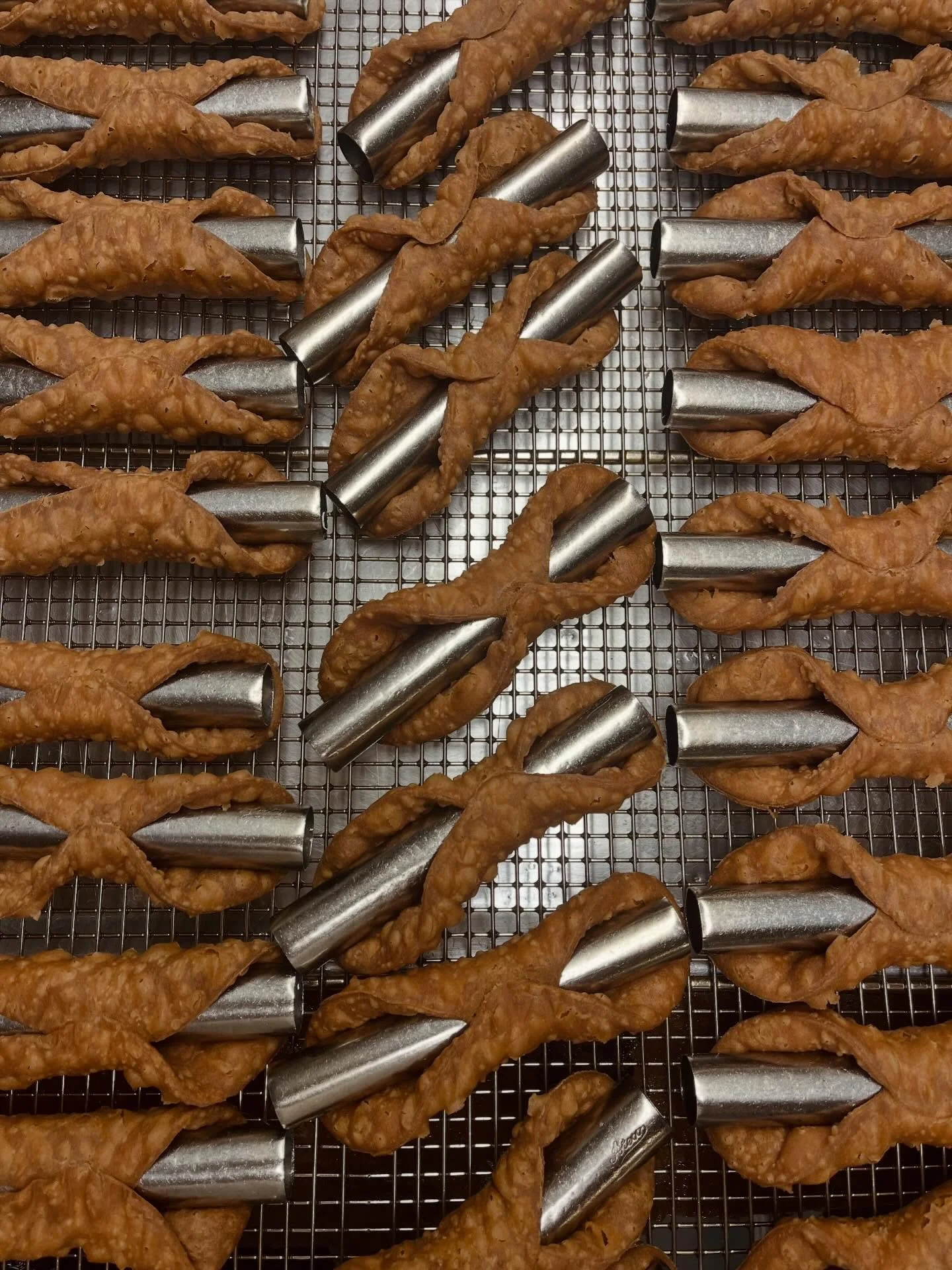 Doors are open! No snowy streets could keep us from these crispy treats. 

#cannoli #cannolishells #crispytreats #italianpastries #handmade