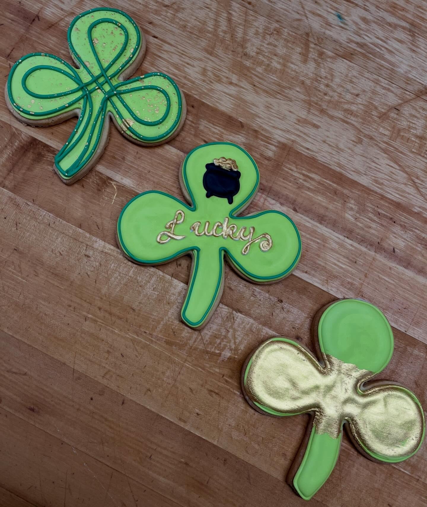 Who needs four leaves when three taste this good? ☘️

#royalicingcookies #threeleafclover #stpaddysday #stpatricksday #stpaddysdaycookies