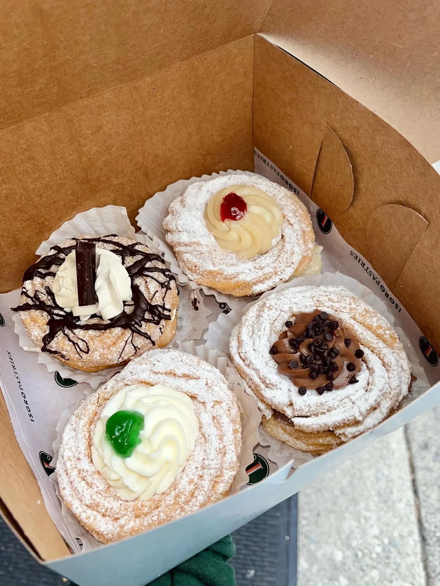 These may look good but they taste even better! Zeppole online ordering closes tonight. 

#ricottazeppole #mascarponezeppole #vanillazeppole #chocolatezeppole #zeppole