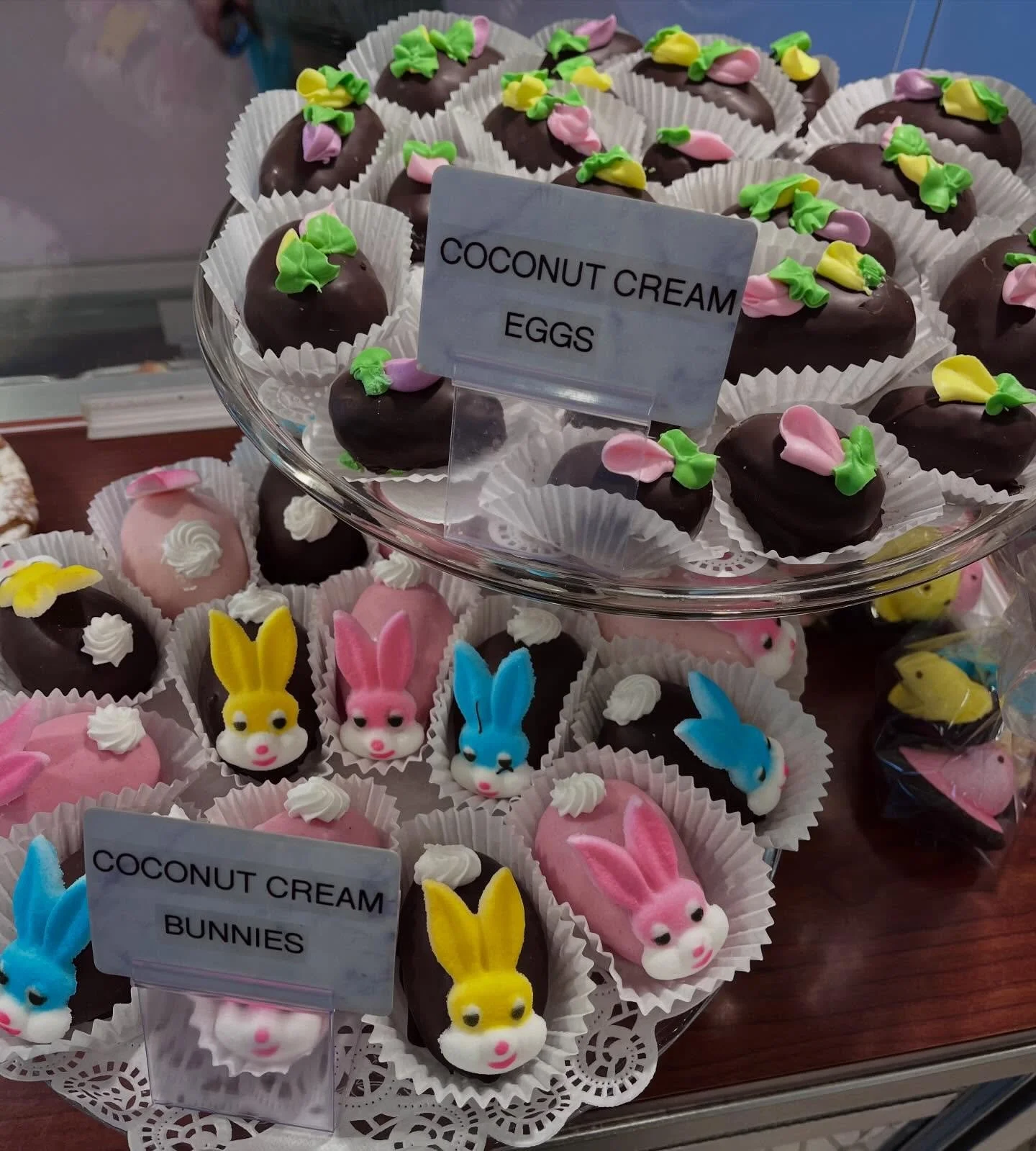 The coconut cream cuties have arrived 🥥💐🐇

#coconutcream #coconutcreameggs #coconutcreambunnies #coconutcreamcandies #eastertreats