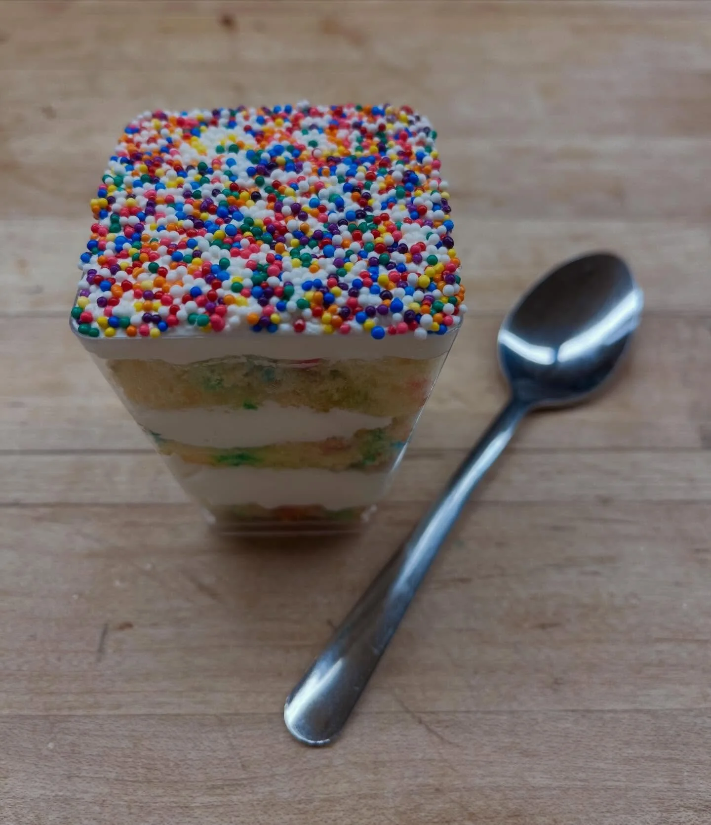 We wanted to join the fun 🤩 

#funfetti #funfetticake #dotcaketrend #funfettidotcake #phillyeats