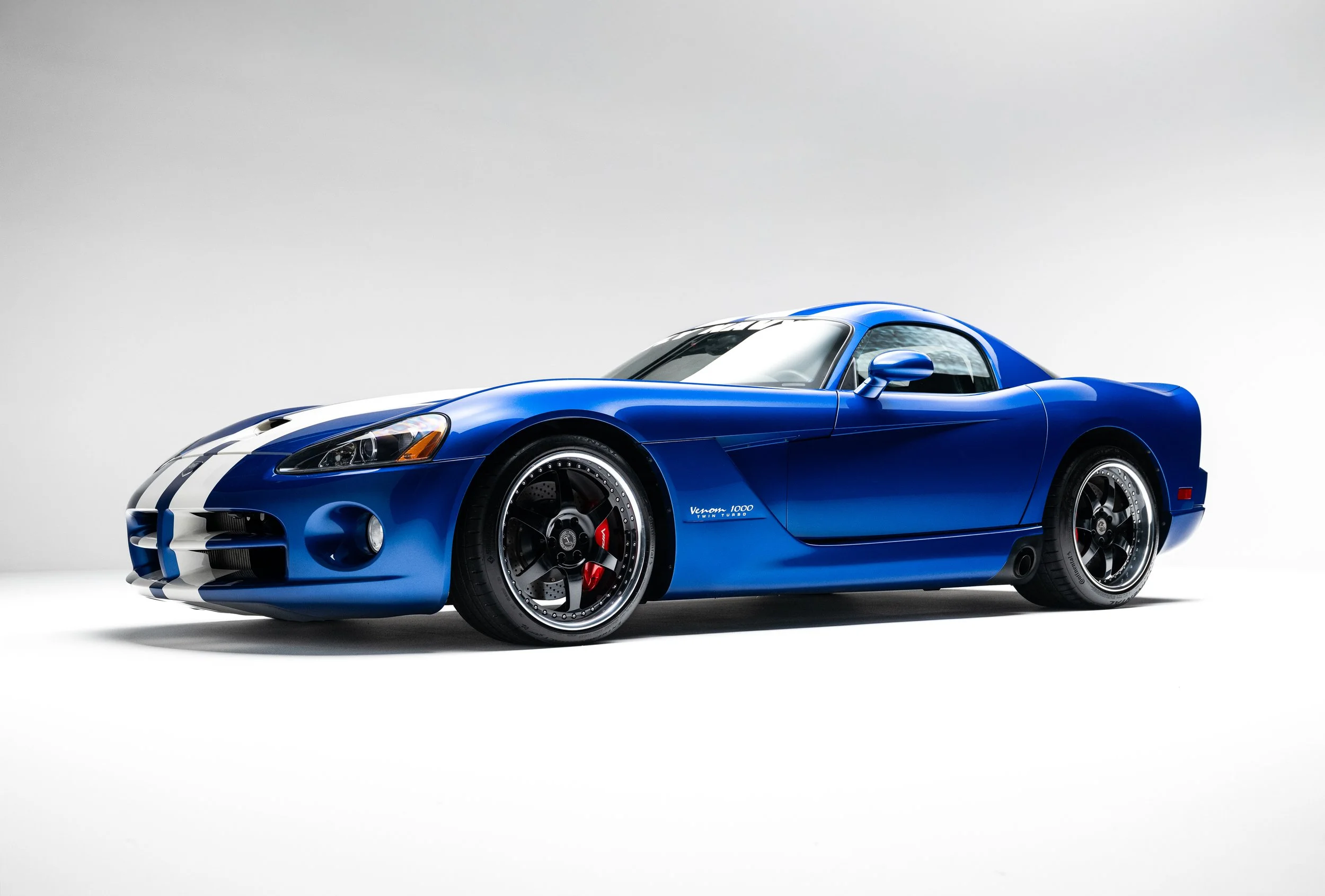 2006 Dodge Viper SRT-10 First Edition in Fly Navy blue with white stripes