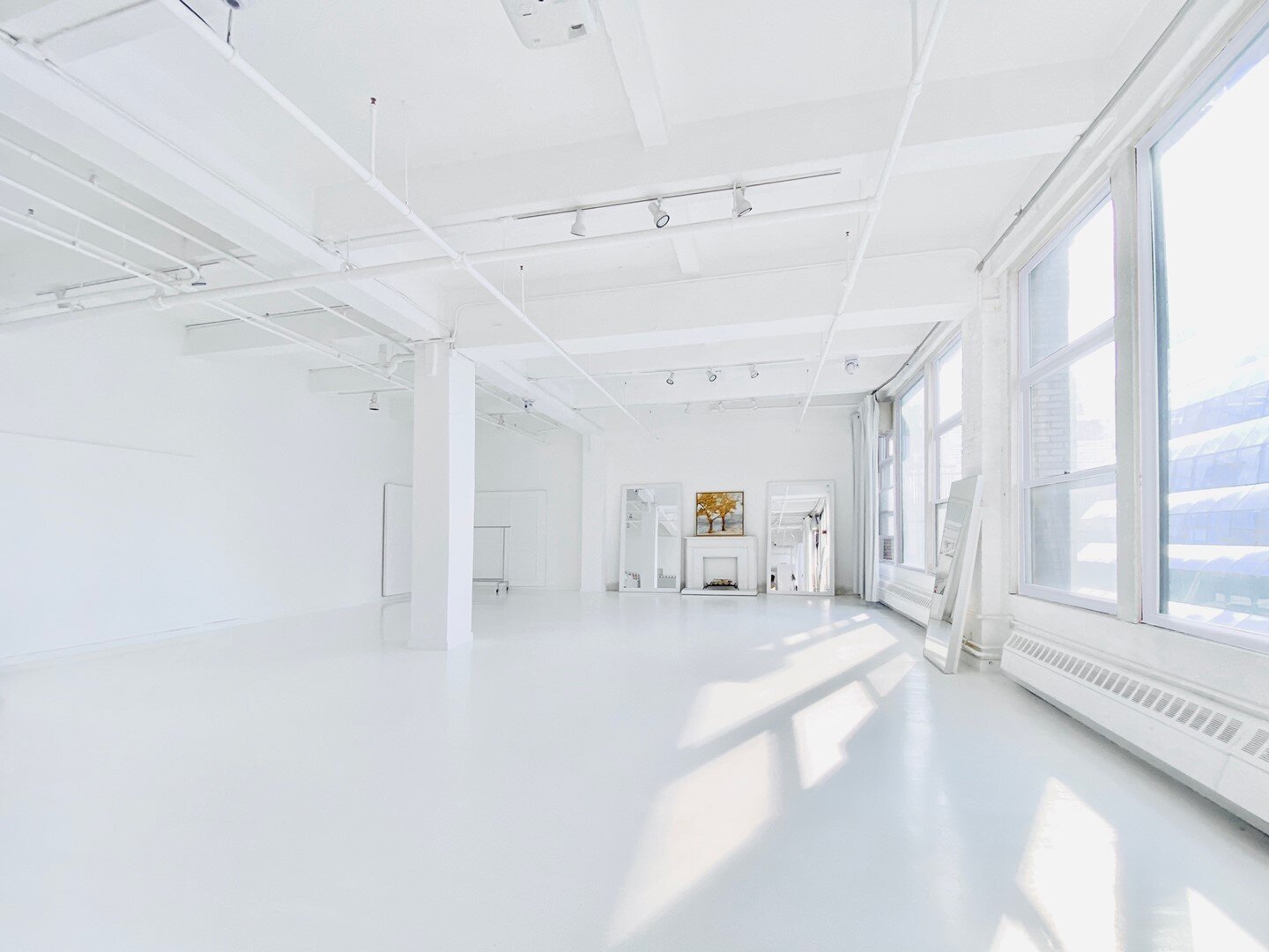 Offering 2,300 SF, Loft 9 is a perfect space for photo and film productions, events and private parties⁠
.⁠
.⁠
.⁠
#shotatdaylight #daylightstudio #photostudio #studiophoto #photographystudio #nycphotostudio #photoshoot #photostudionyc #videostudio #s