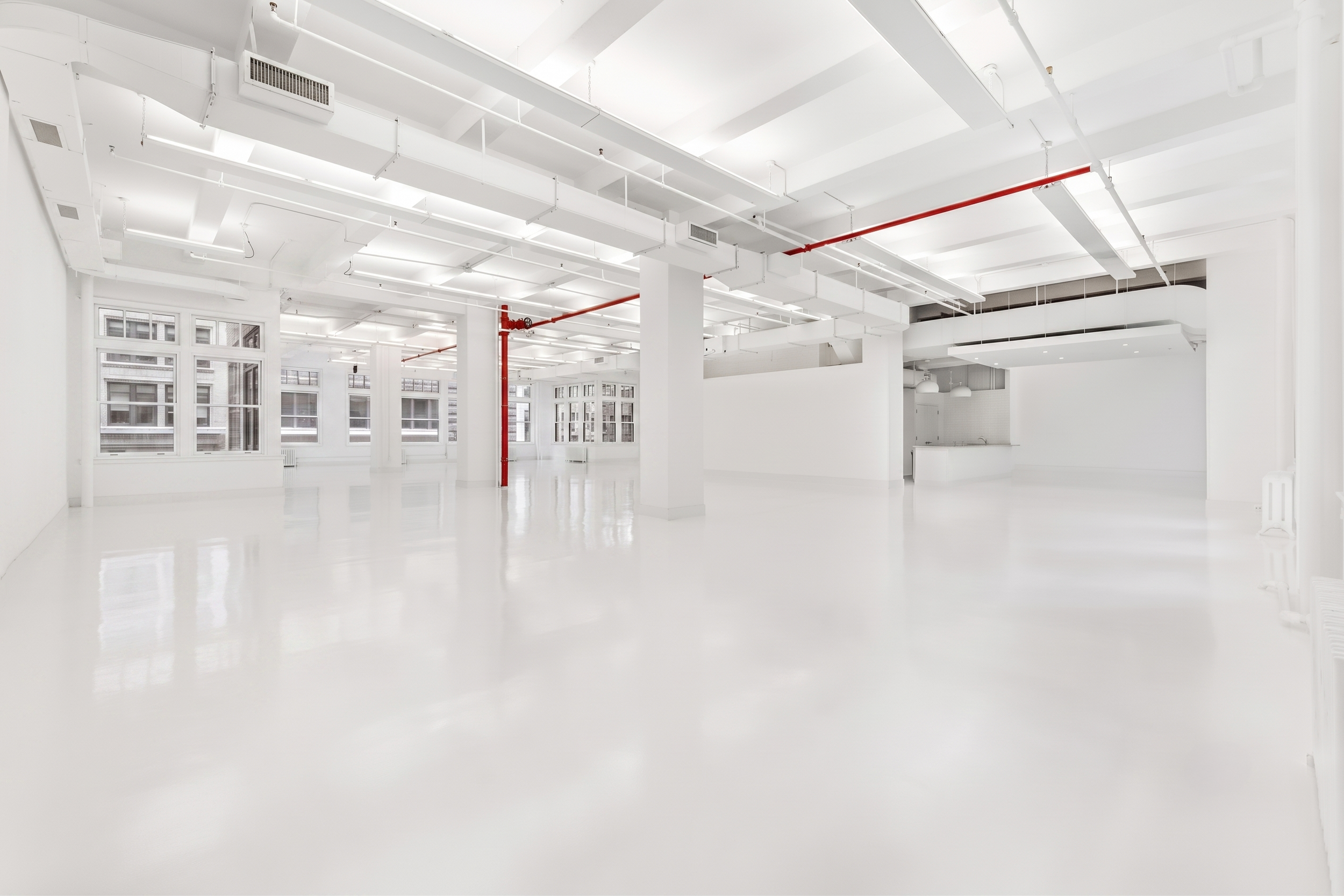 6,000 SF Flatiron Studio NYC, 50 W 17th Street, 14' ceiling, natural daylight, white epoxy floors, open floor plan, photo and video studio rental Flatiron District New York.