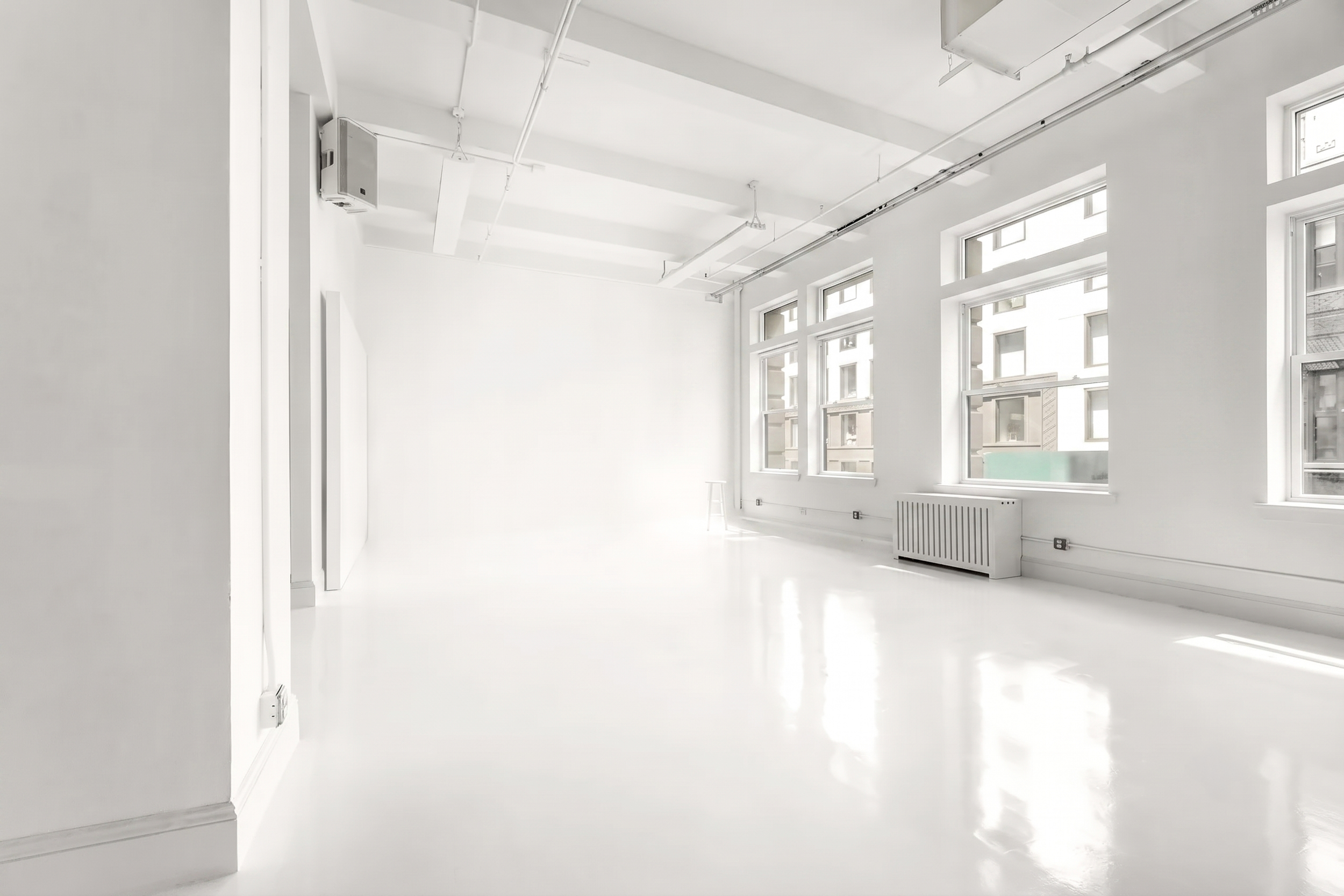 6,000 SF Flatiron Studio NYC, 50 W 17th Street, 18' cyc wall, large windows, natural daylight, white epoxy floors, 14' ceiling, photo and video production rental Flatiron District New York.