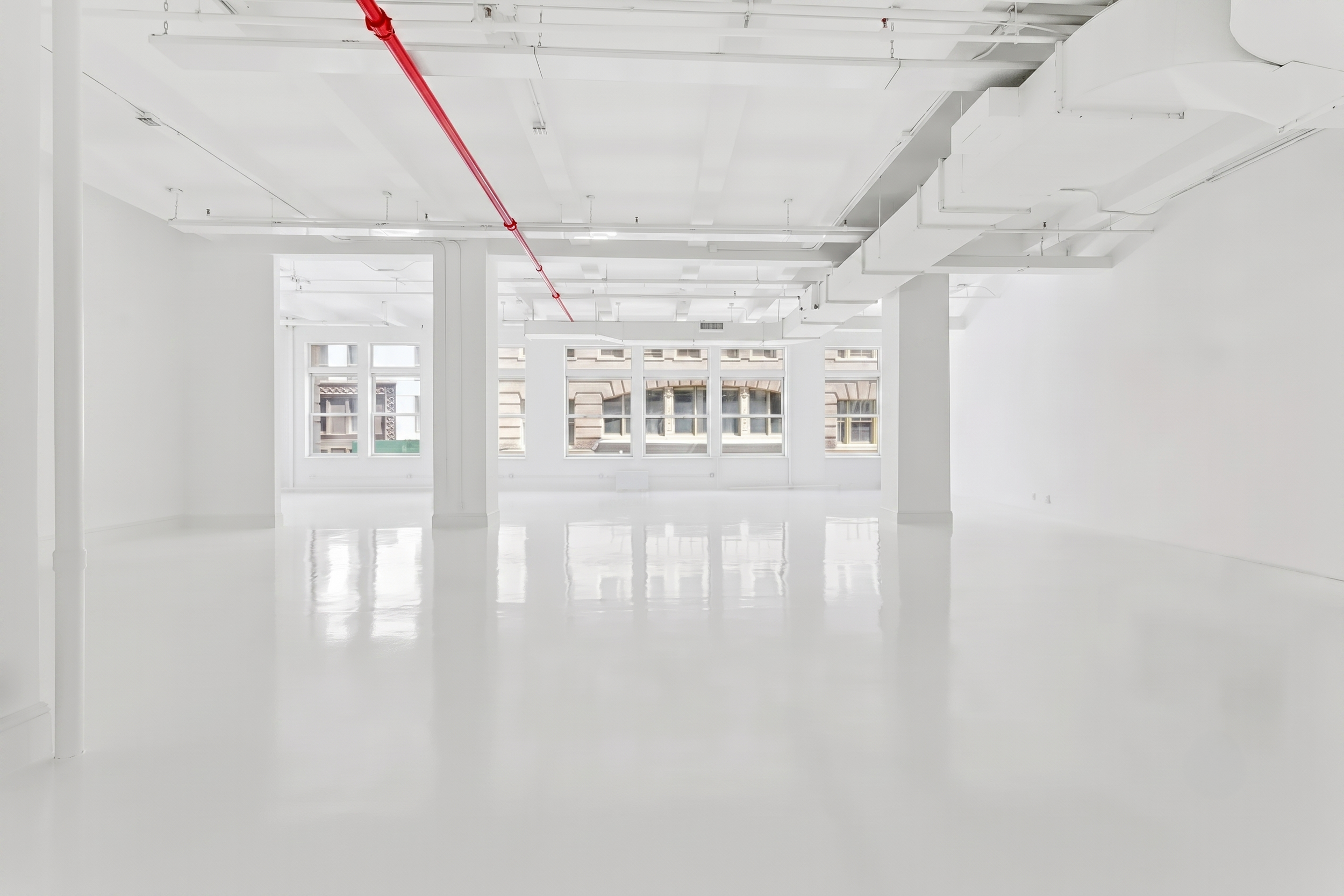 6,000 SF Flatiron Studio NYC, 50 W 17th Street, 14' ceiling, natural daylight, white epoxy floors, blackout capable, film and photo studio rental Flatiron District New York.