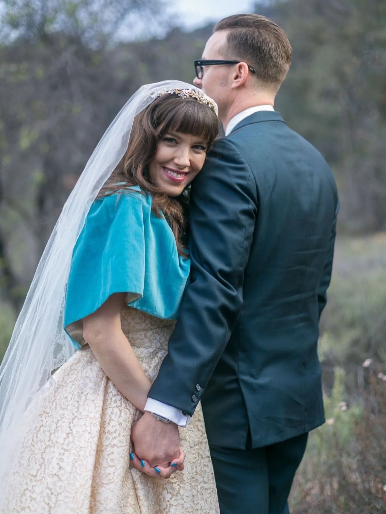 Keeping your wedding quirky is what I think makes it stand out&hellip; Since we&rsquo;ve had cameras, we&rsquo;ve had wedding photos. I love those that make their stand up just a little bit different. #retrocouple #vintagestyle #retrowedding