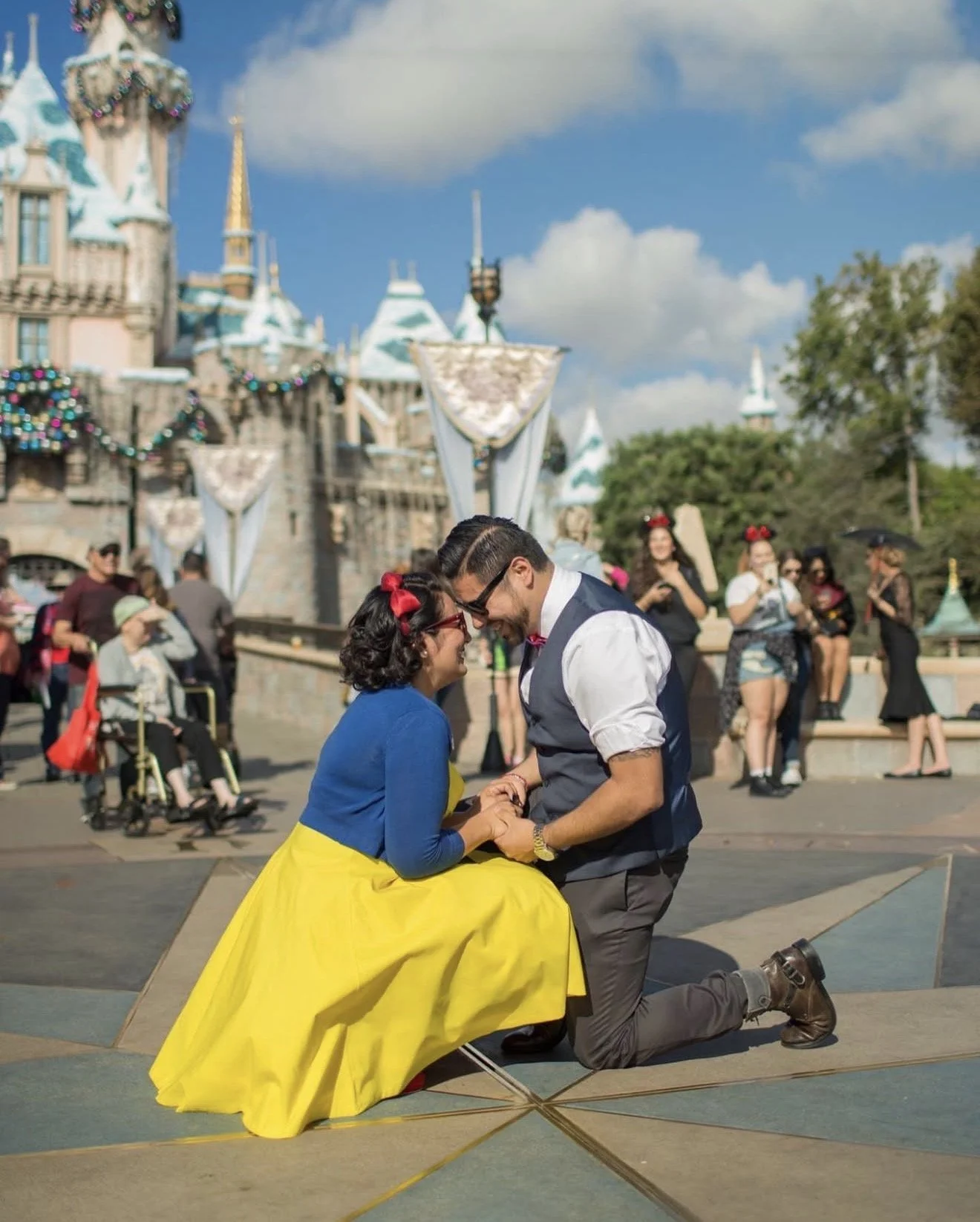 disneyland-holiday-engagement.jpg