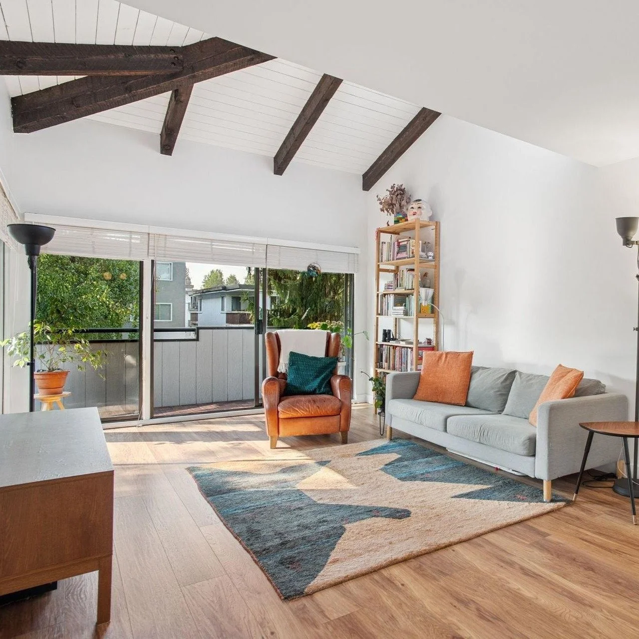 A lot of people would have passed this gal up. And I'm glad my client didn't. 

This 2 bedroom, 1 bathroom Hastings Sunrise condo sure did show well. Bright, spacious &amp; look at those beautiful, vaulted ceilings. It was updated throughout with a w