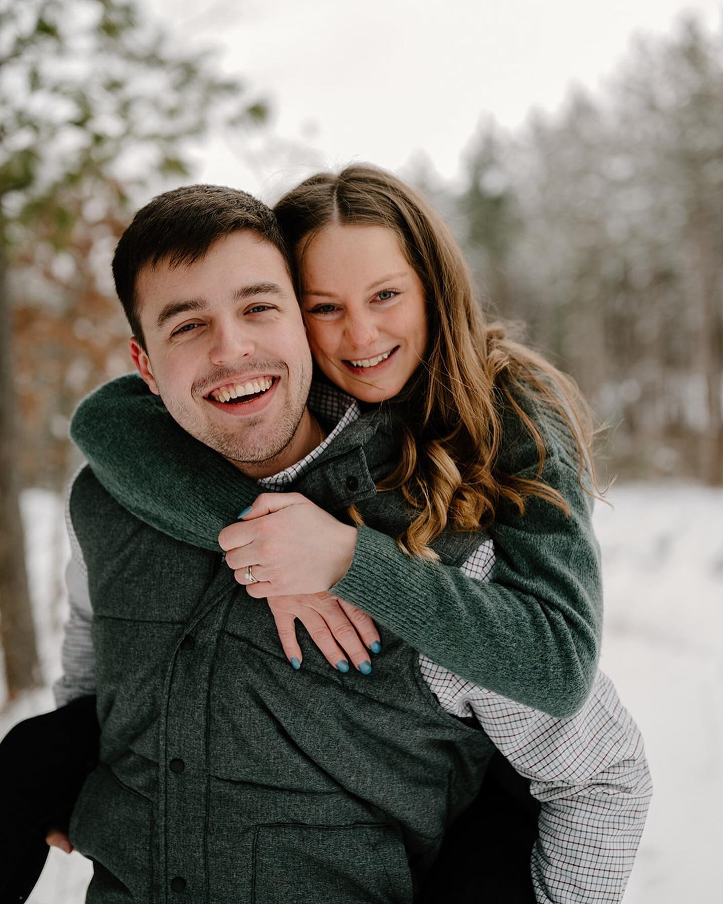 Let this be your yearly reminder to roll around in the snow like little kids (and maybe even hire me to take photos of it 😉)❄️💓