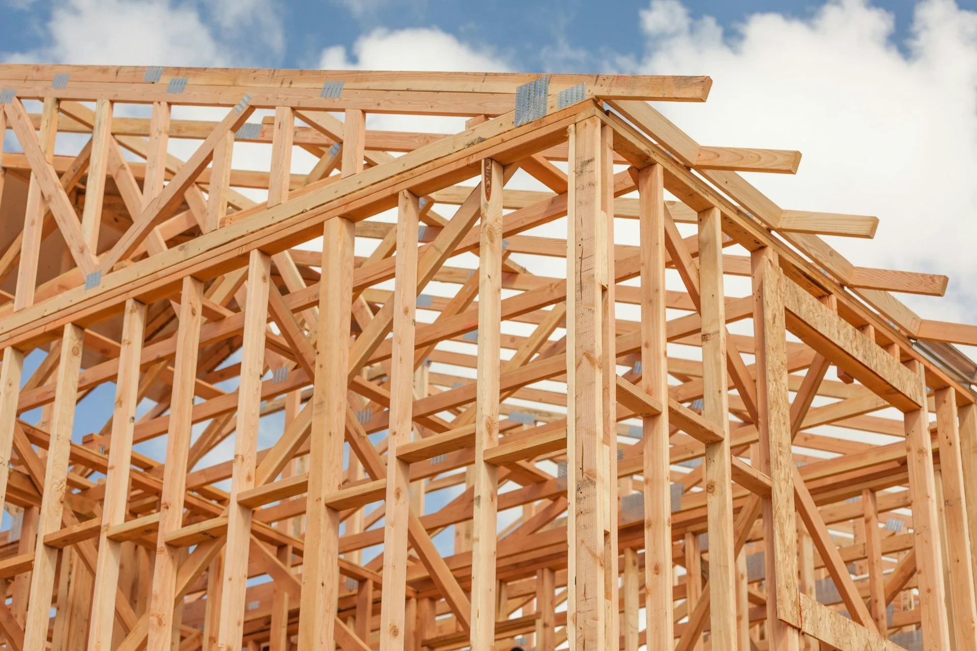 Architect-Engineer Guide: Specifying Wood Trusses for Complex Custom Homes