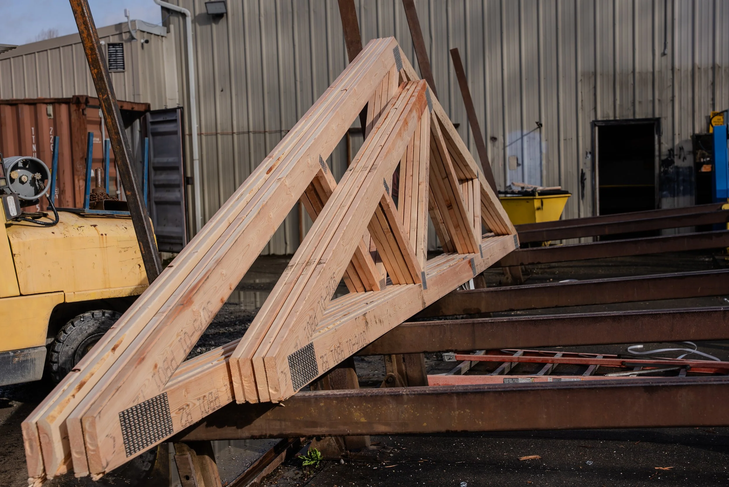 Trusses vs Rafters — Let’s Clear This Up