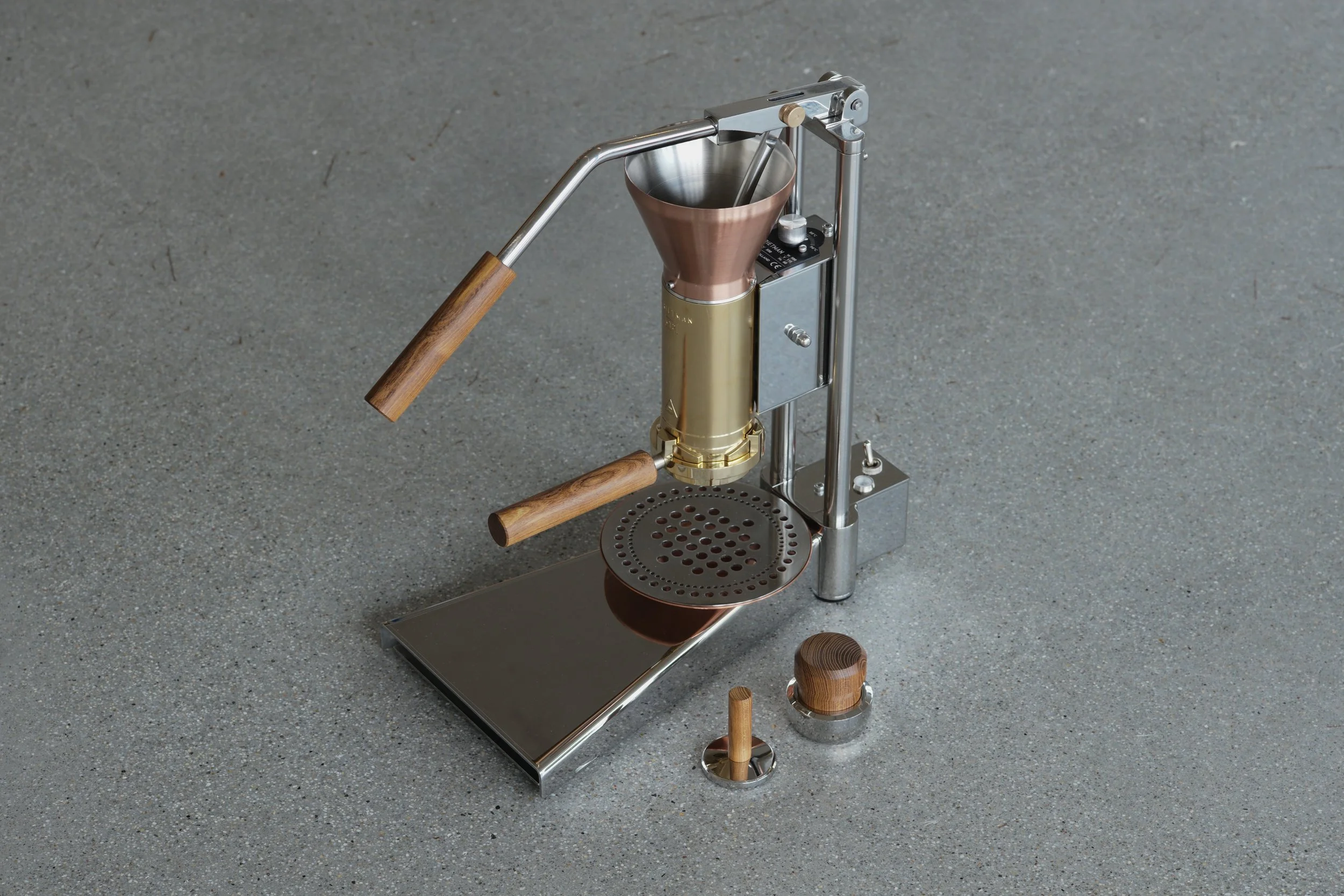 CT2 with Laburnum Golden Chain handles. Leveling tamper available separately.