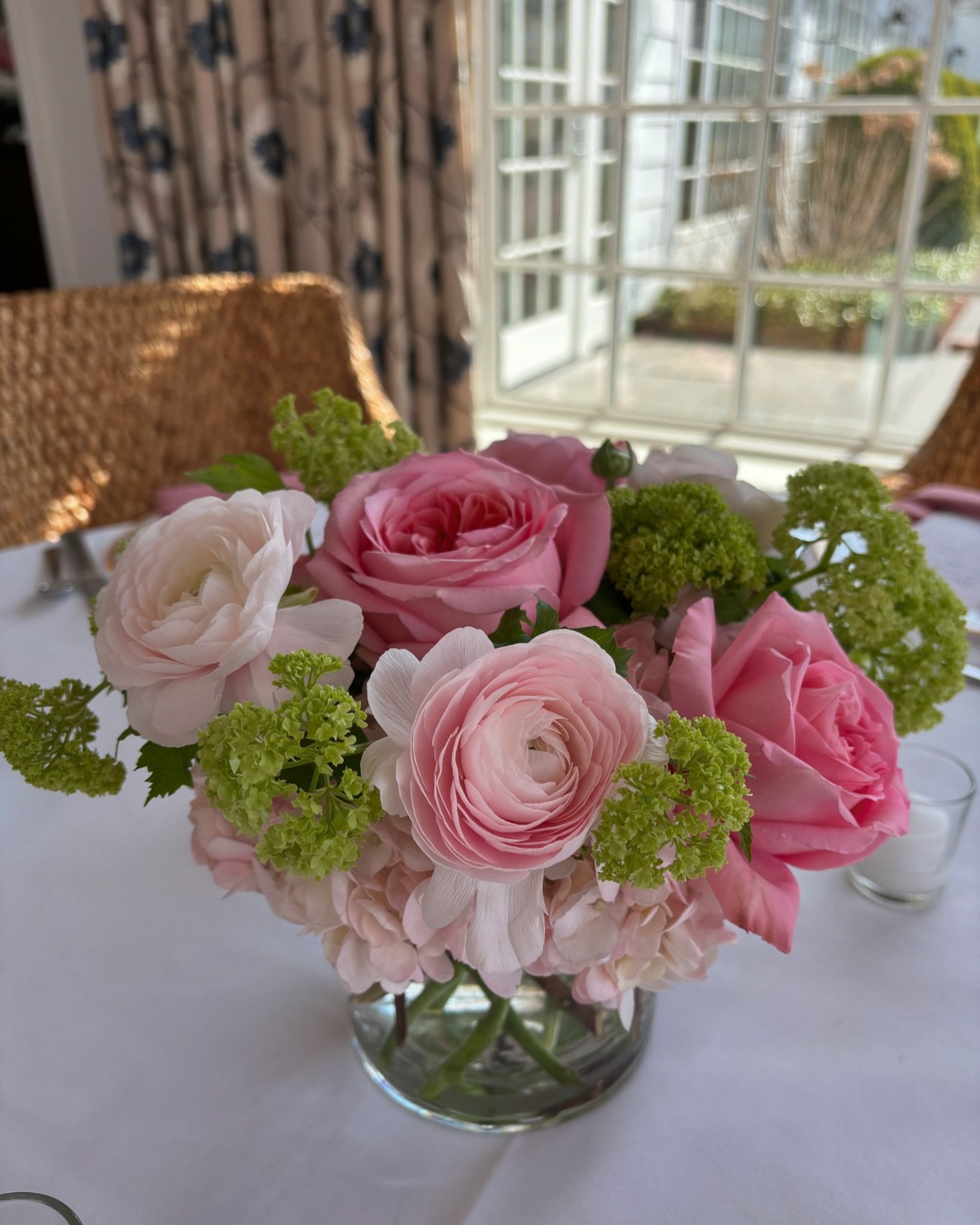 Today&rsquo;s sweet pink centerpieces for a bridal shower at @westmorelandcc . 💕

Whether you need 1 centerpiece, or 5 , or 25, FlowersFlowers is here for you! We design flowers for every occasion.