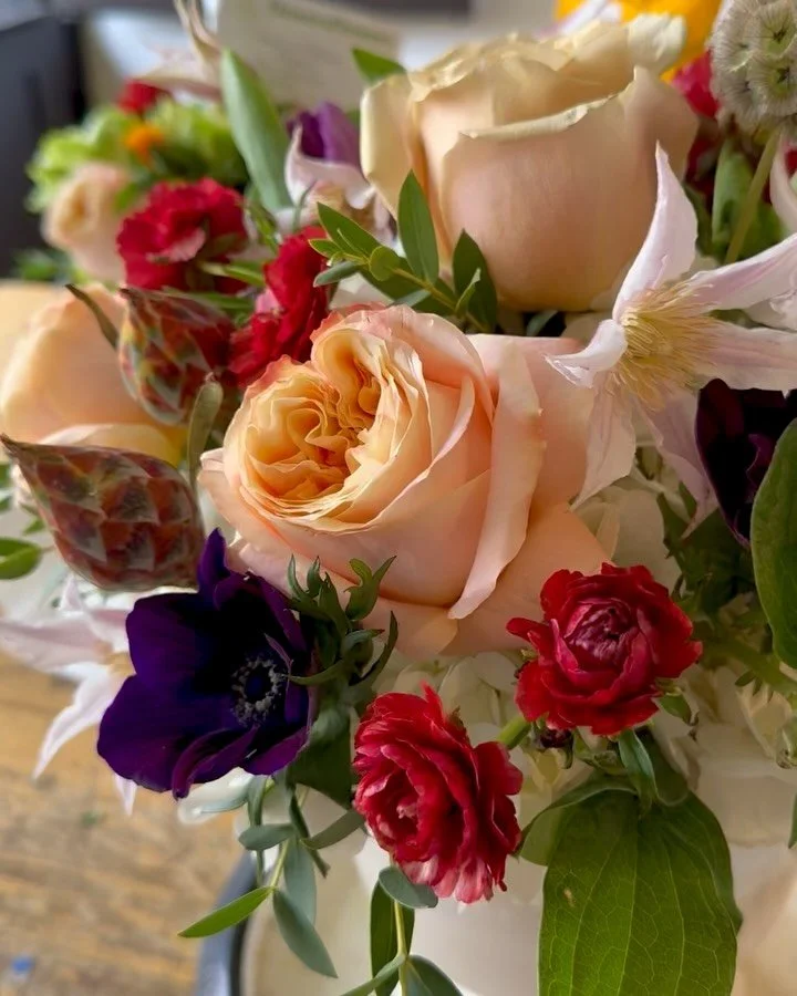 Garden roses, veggie roses, anemone, and yummy textures all came together to showcase the best of fall flowers.