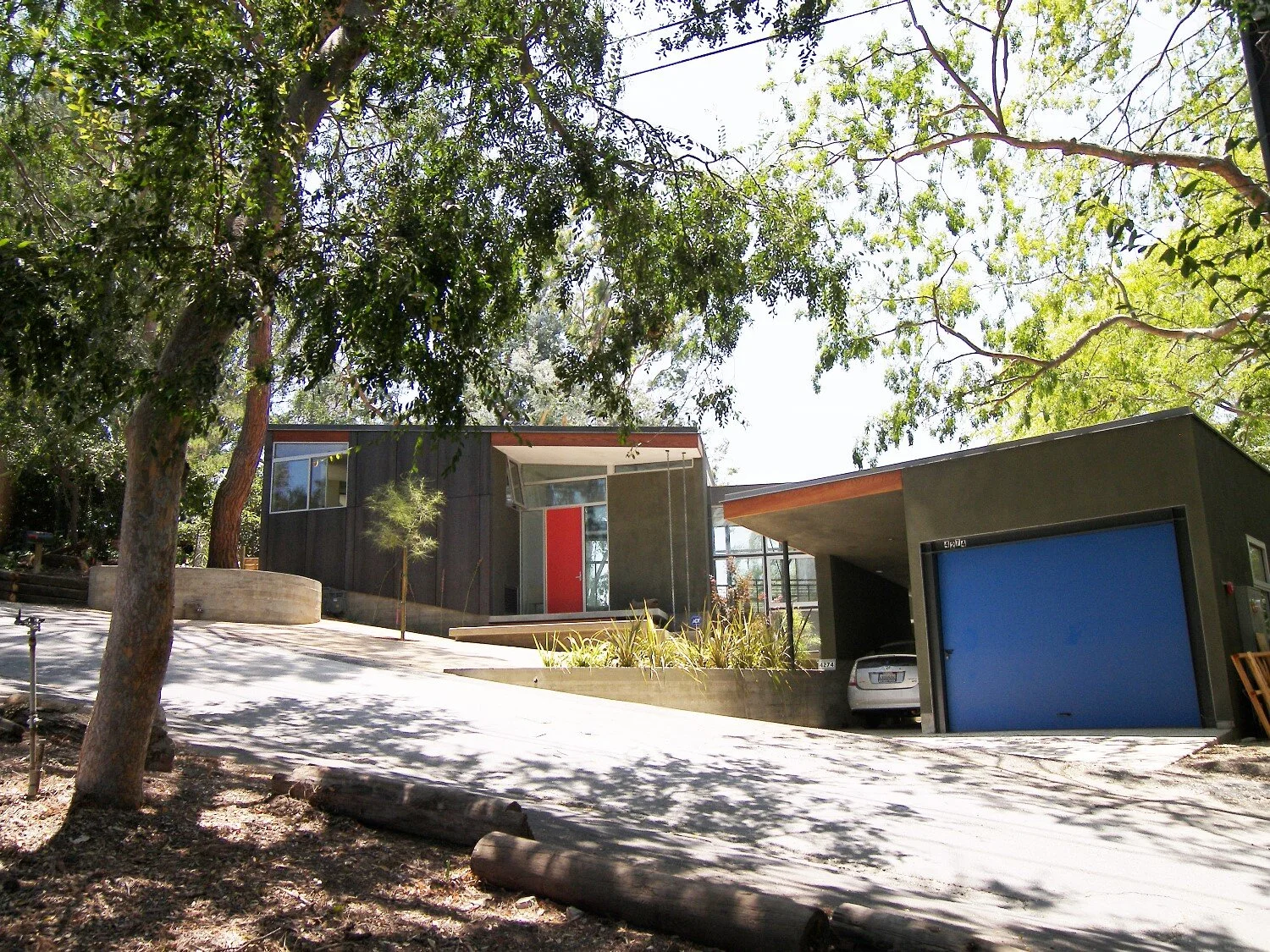 Los Angeles Hillside Concrete and Glass - 1.Jpg