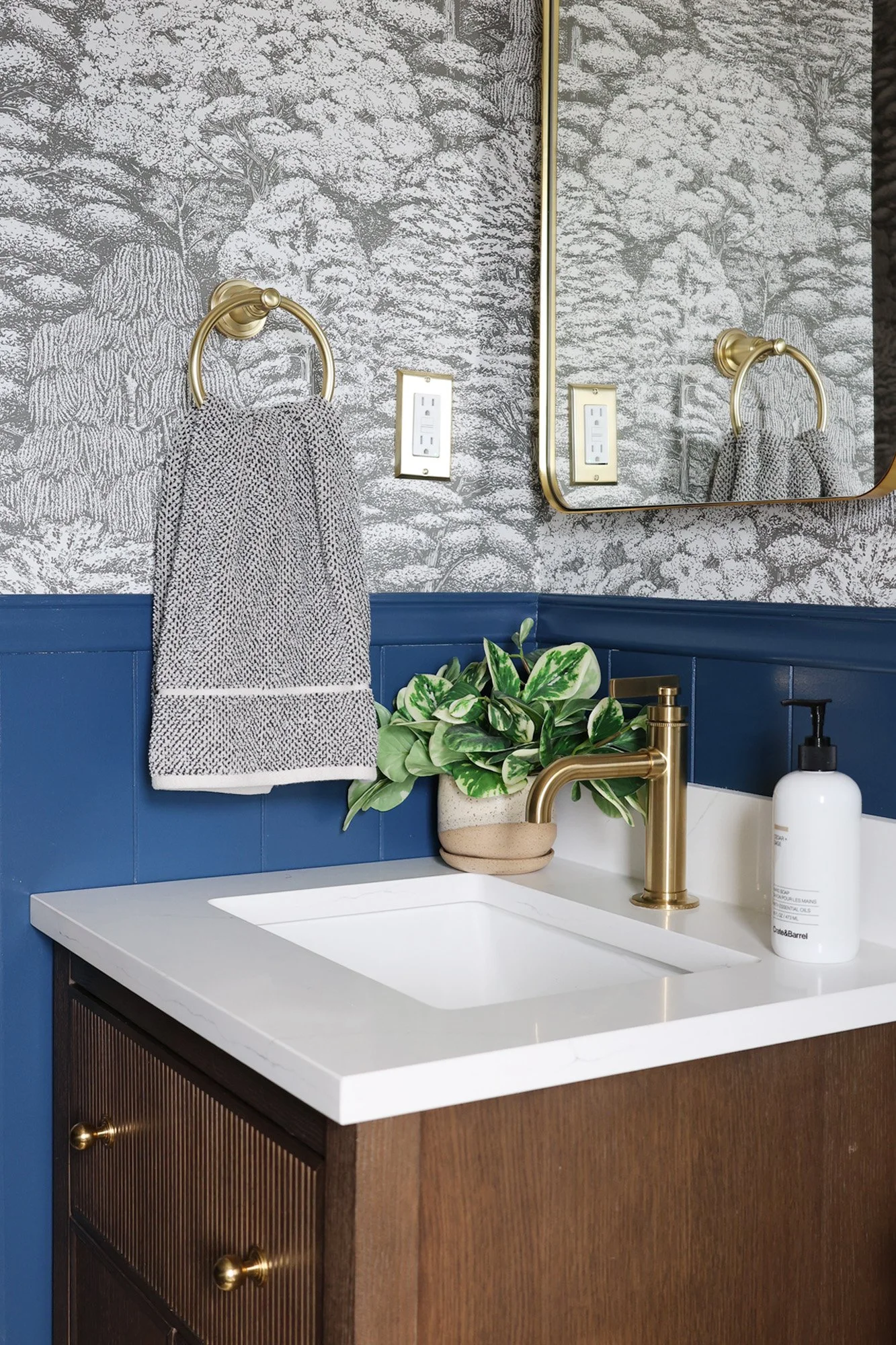 OAKWOOD I BATHROOM