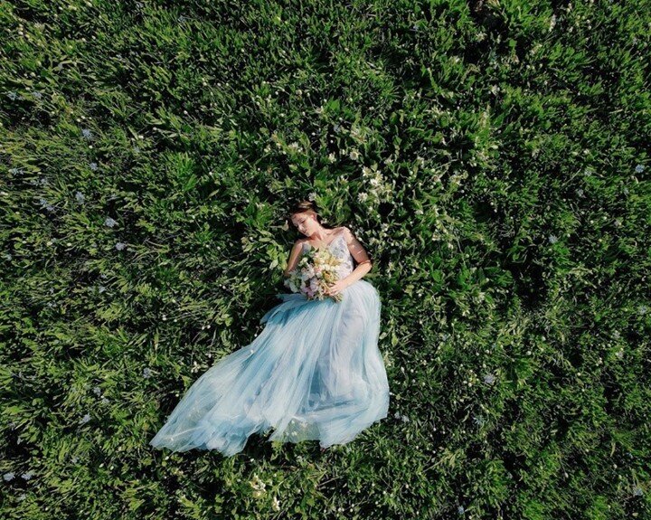 It was all a daydream! This magical shoot with @brie.thomason was so sweet in a field of wildflowers surrounded by the beautiful landscape of Idaho.  Can't wait to share more with you all soon!