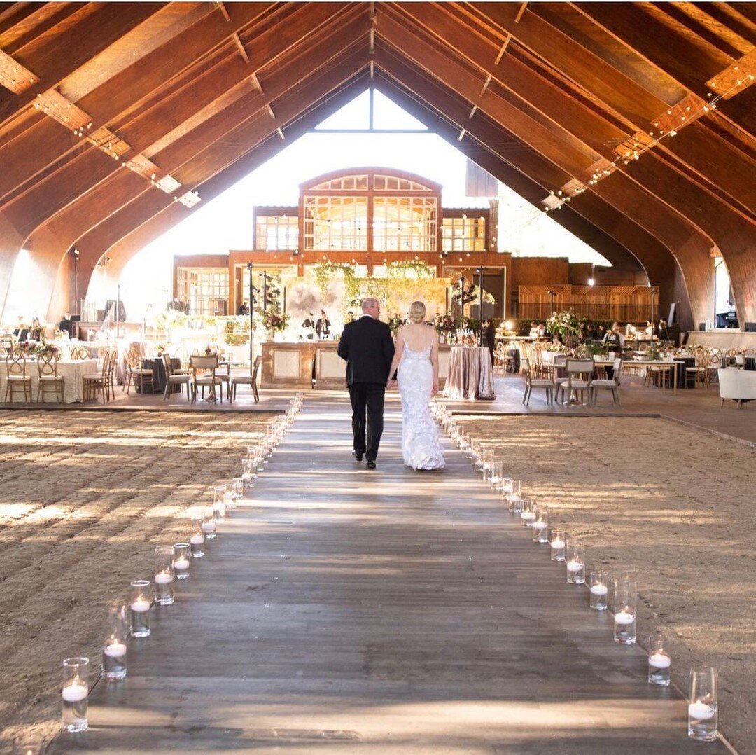 That moment you walk into your gorgeous reception as a MARRIED couple! 💫⠀⠀⠀⠀⠀⠀⠀⠀⠀
Venue @chalkhillestate⠀| Planner @ashleymauritsonevents | Photographer @grantmillerphotography