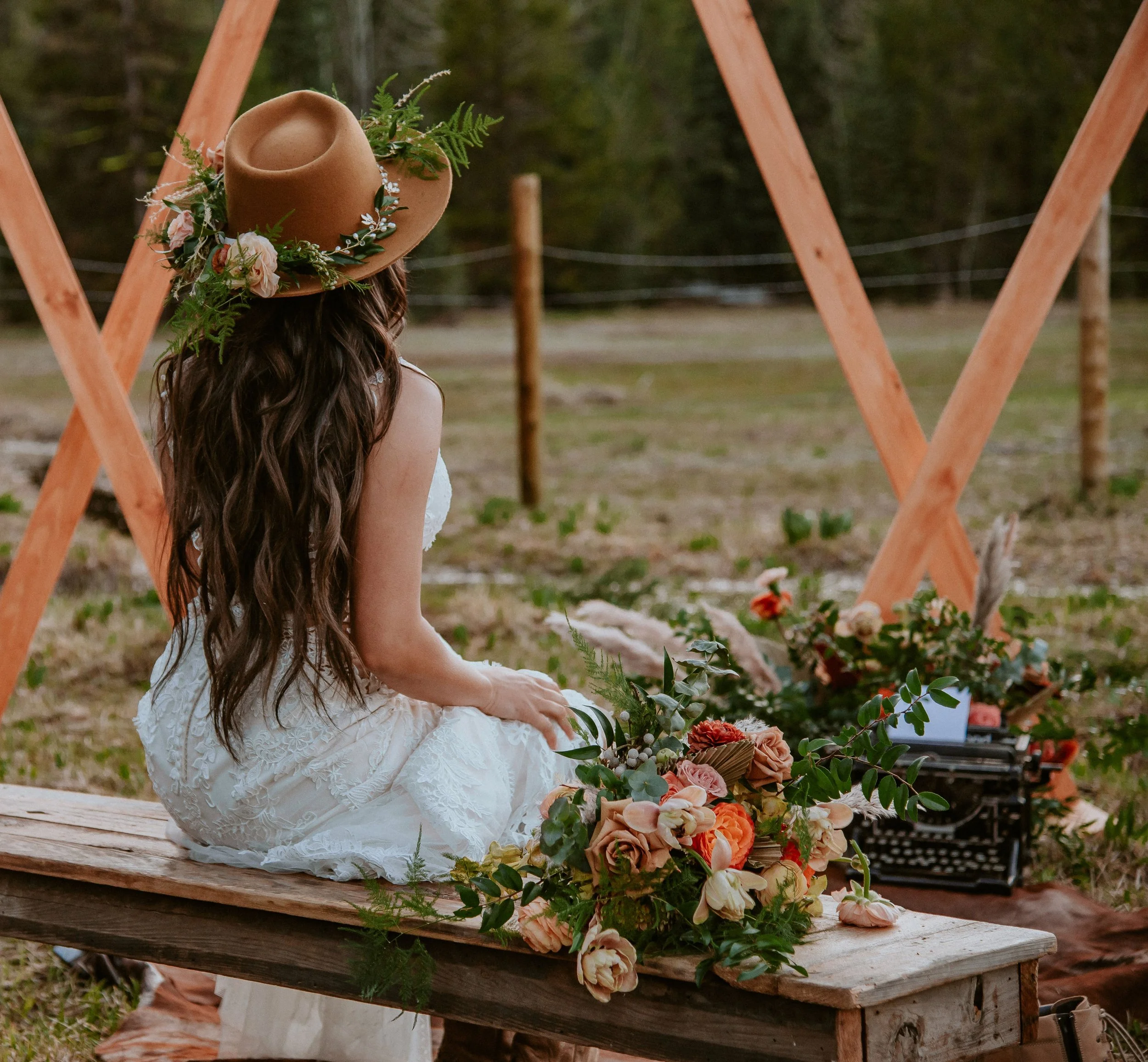 Bride's roses, wheat stalks ferns hat brim modern mountain alter Bay Area CA. Image name: wedding-florist-boise-111