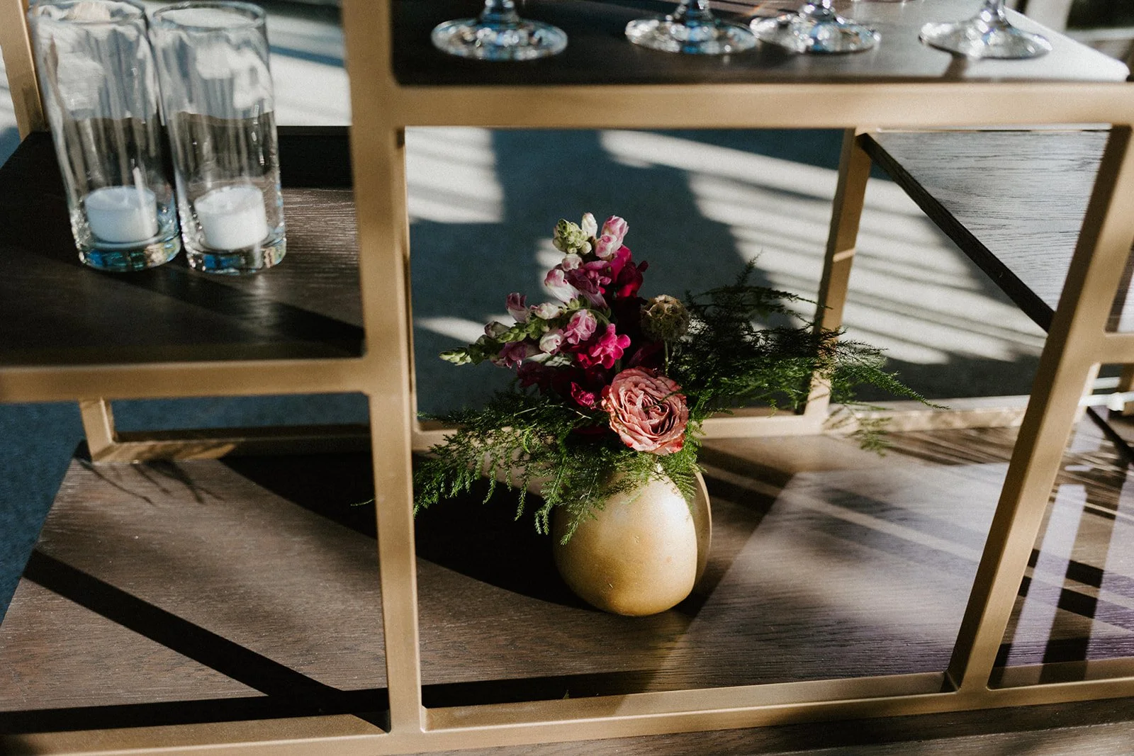 Blush rose white vase autumn color flowers image name: wedding-florist-boise-217