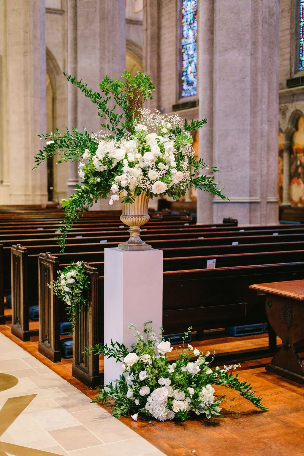 White pillar white roses hydrangeas baby's breath San Francisco CA wedding.  Image name: wedding-florist-boise-52