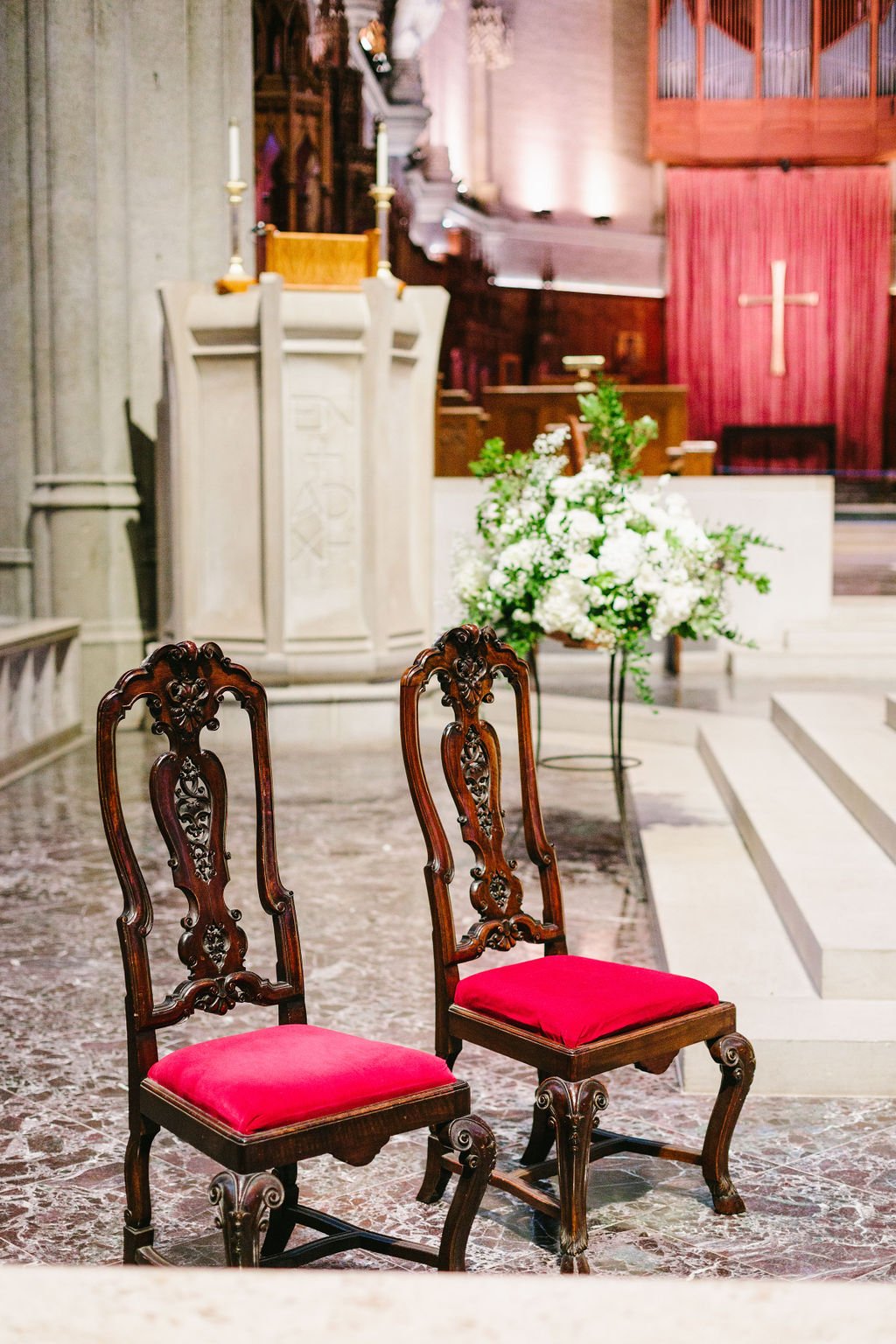 Two chairs bride and groom for San Francisco wedding. Image name: wedding-florist-boise-55