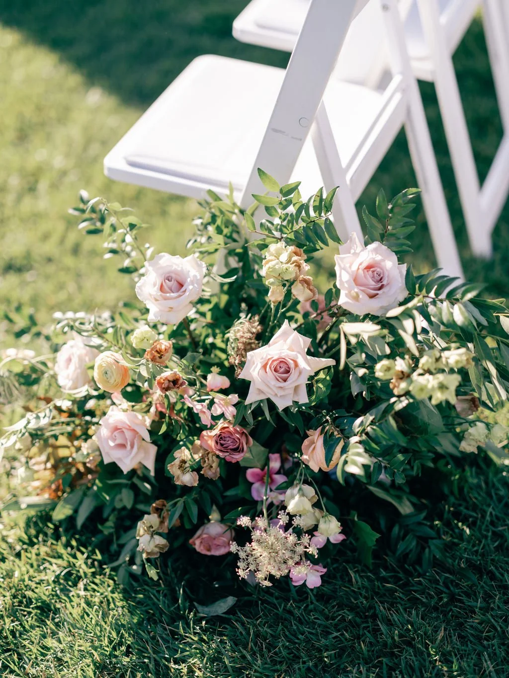Arrangement of blush roses for outside wedding image name: wedding-florist-boise-177