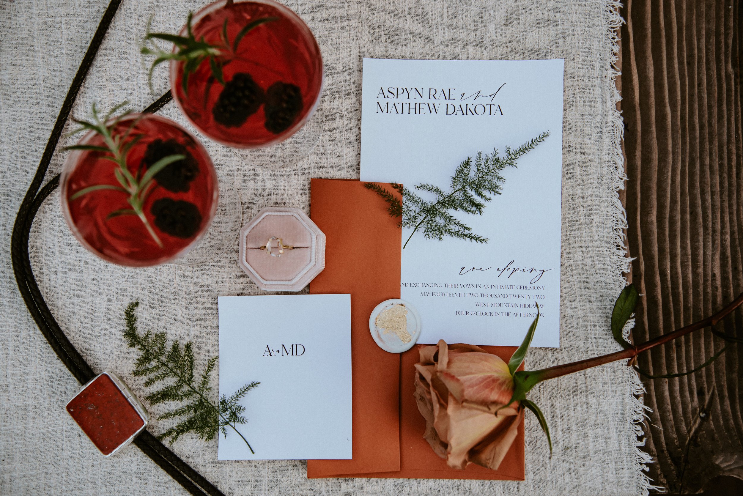 Wedding invitations ferns, cocktails rose Bay Area CA . Image name: wedding-florist-boise-115