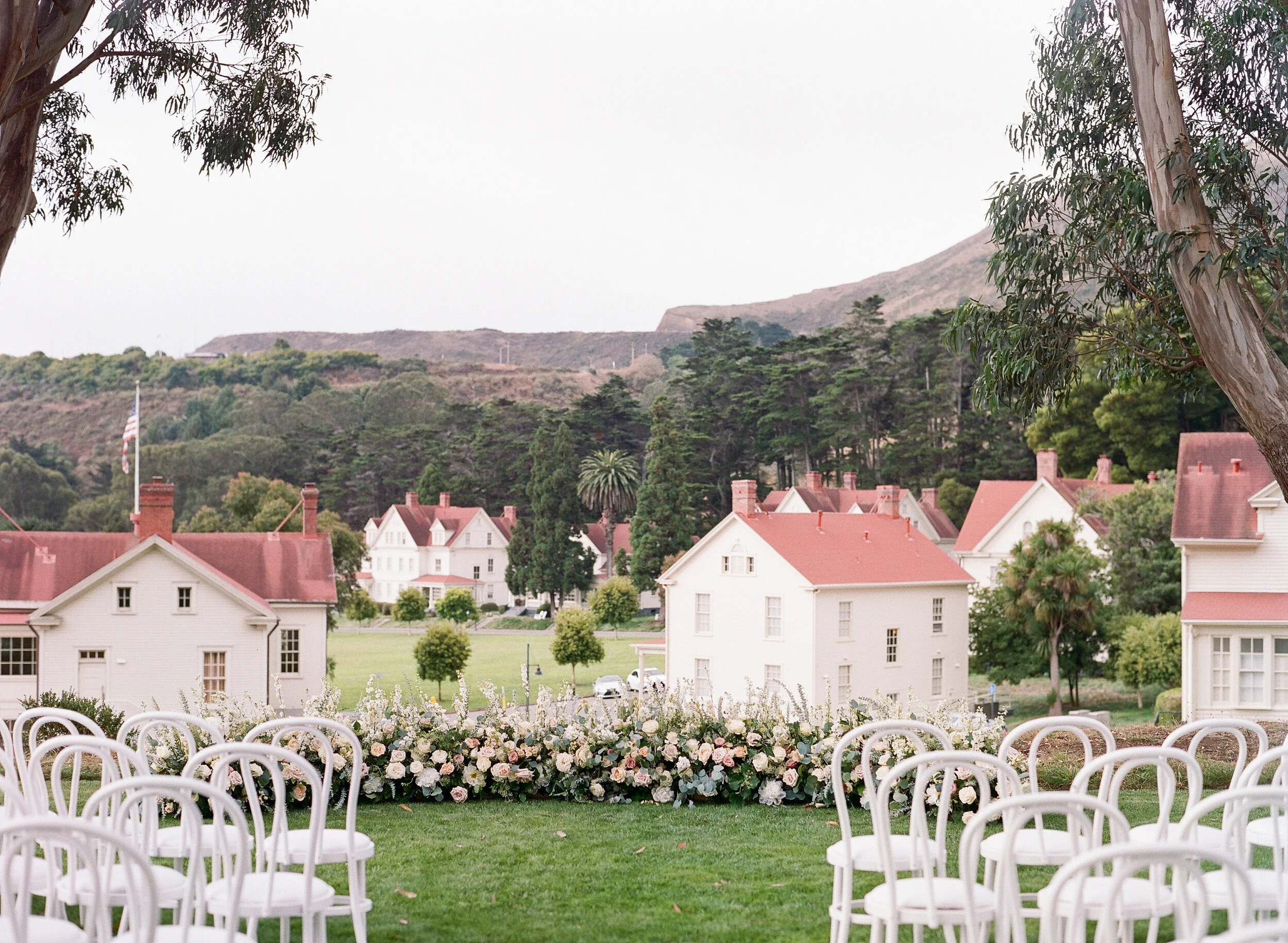 Outdoor wedding at Cavallo Point in San Francisco CA image name: wedding-florist-boise-583