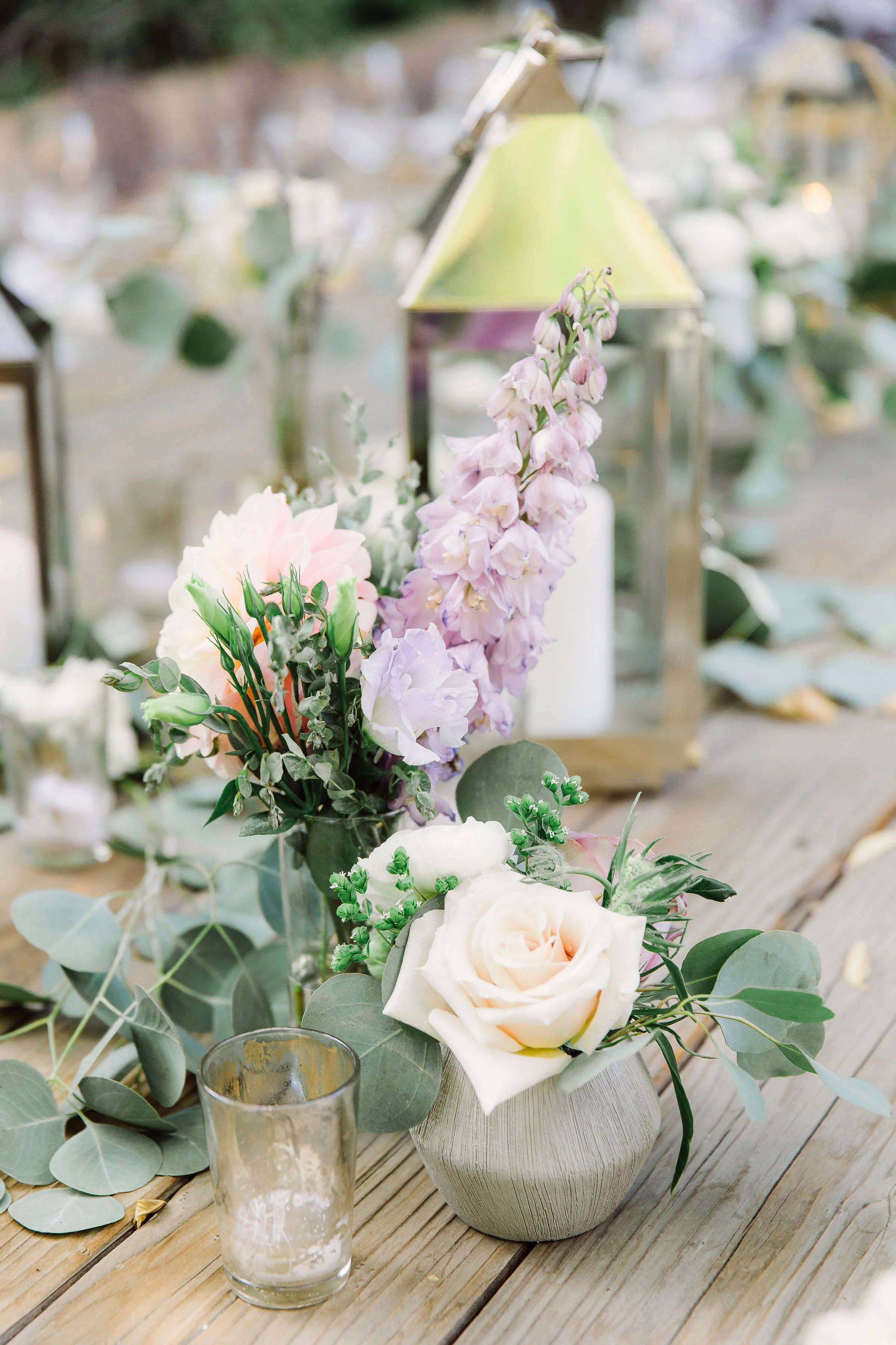 Center piece floral arrangement with lavendar flowers and white roses image name: wedding-florist-boise-750