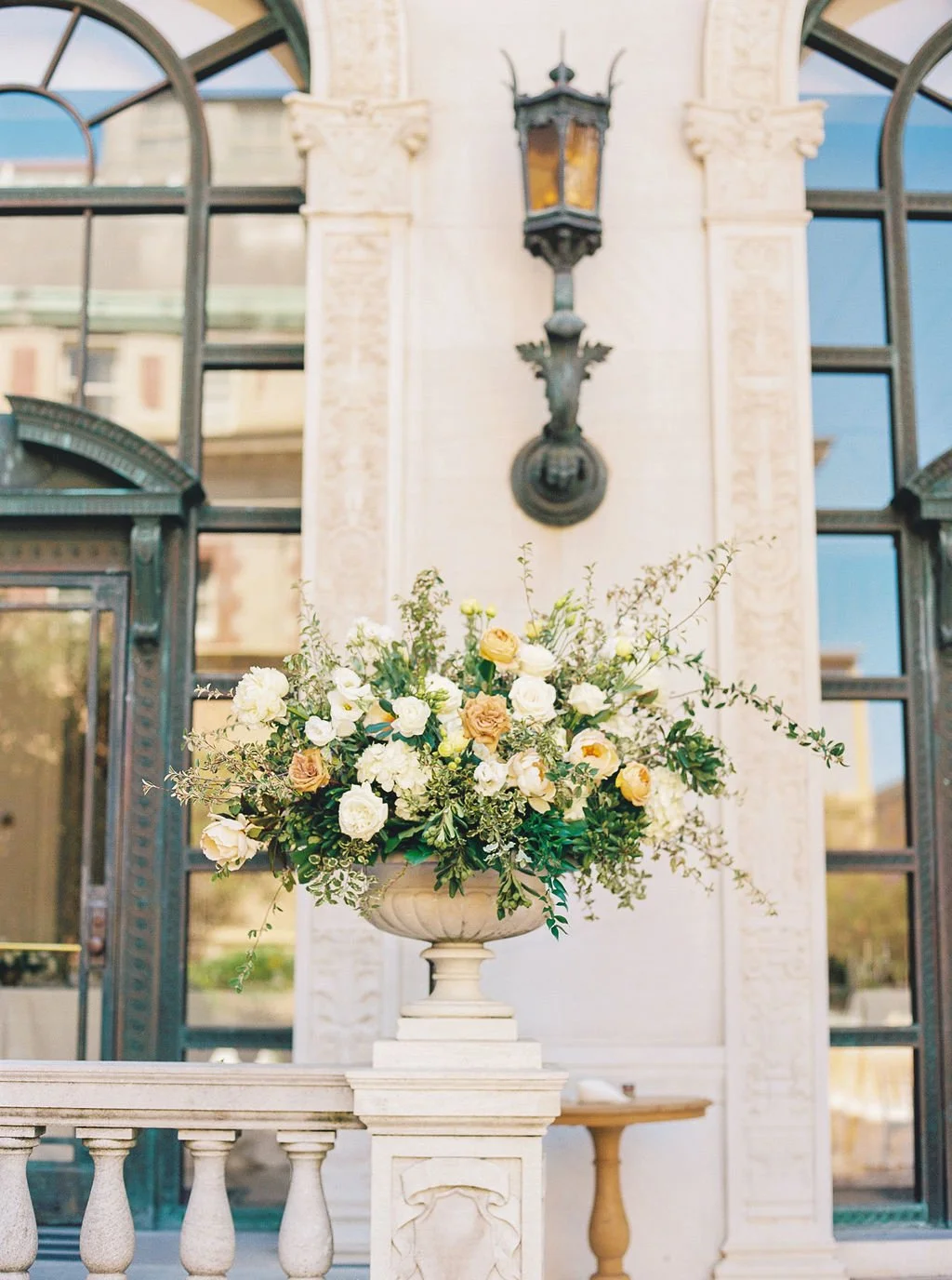 Wedding floral arrangement of white roses, yellow roses, white hydrangeas. Image name: wedding-florist-boise-134