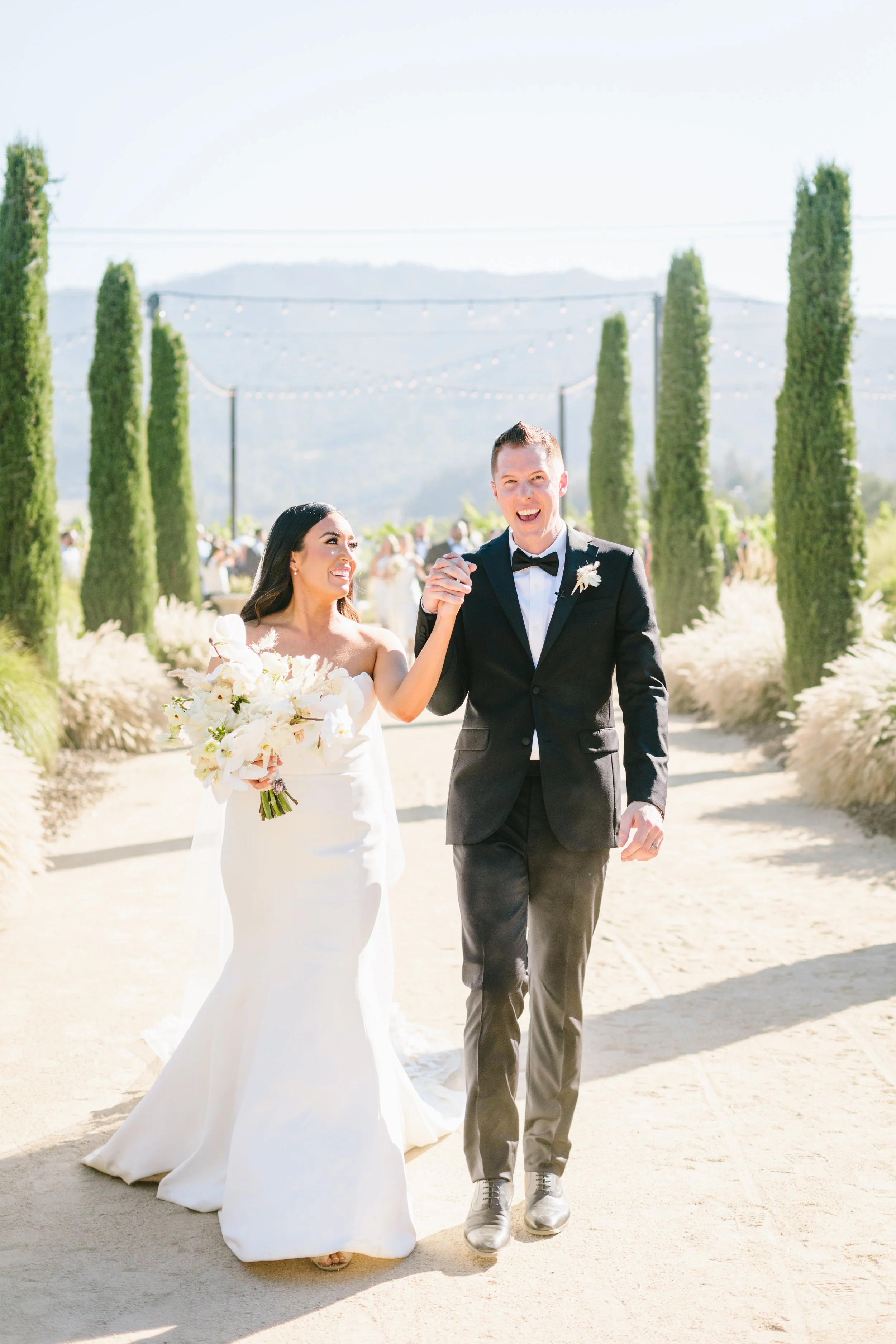 Couple holds hands at outdoor California vineyard wedding. Image name: wedding-florist-boise-163