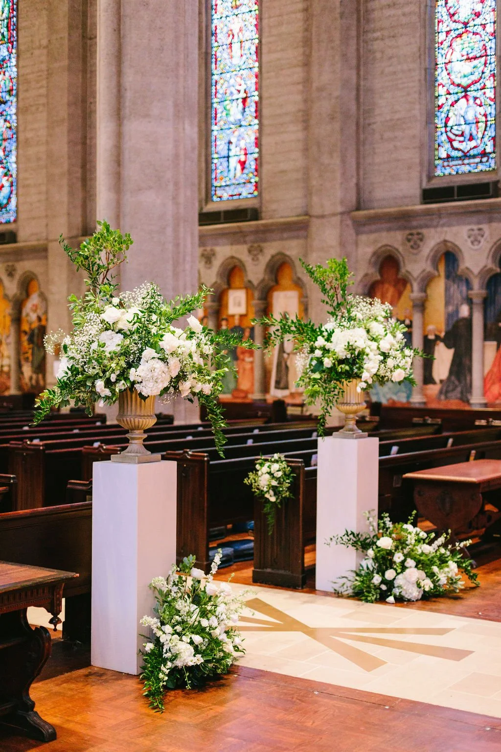 white pillars white roses hydrangeas baby's breath San Francisco California . Image name: wedding-florist-boise-51