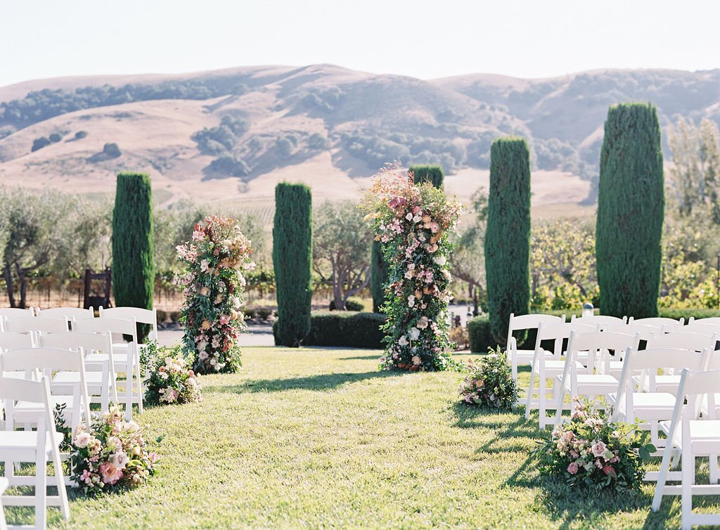 Outside wedding in Boise, ID near mountains image name: wedding-florist-boise-176