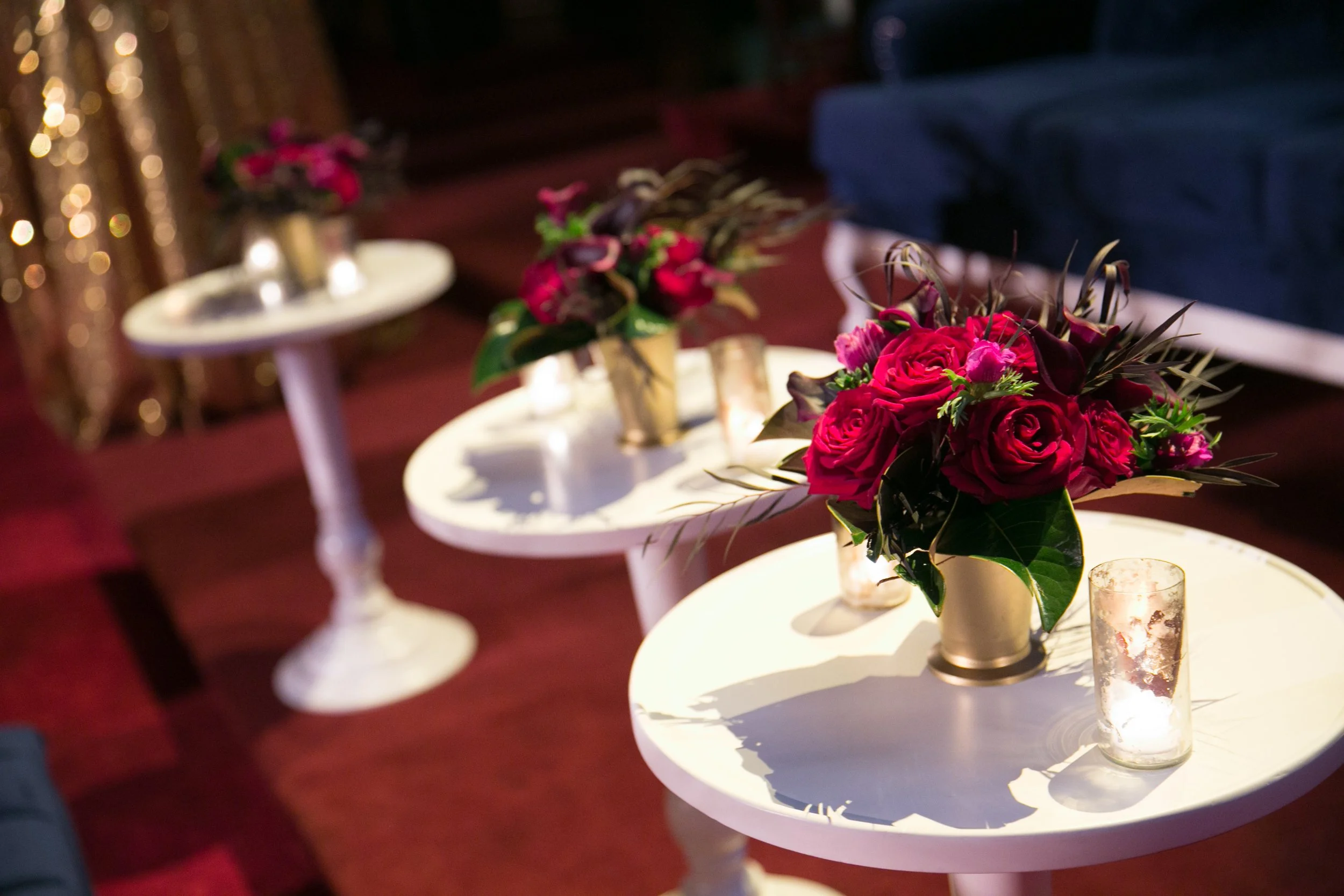 Red rose gold vase masquerade ball San Francisco, CA image name: corporate-florist-boise-38