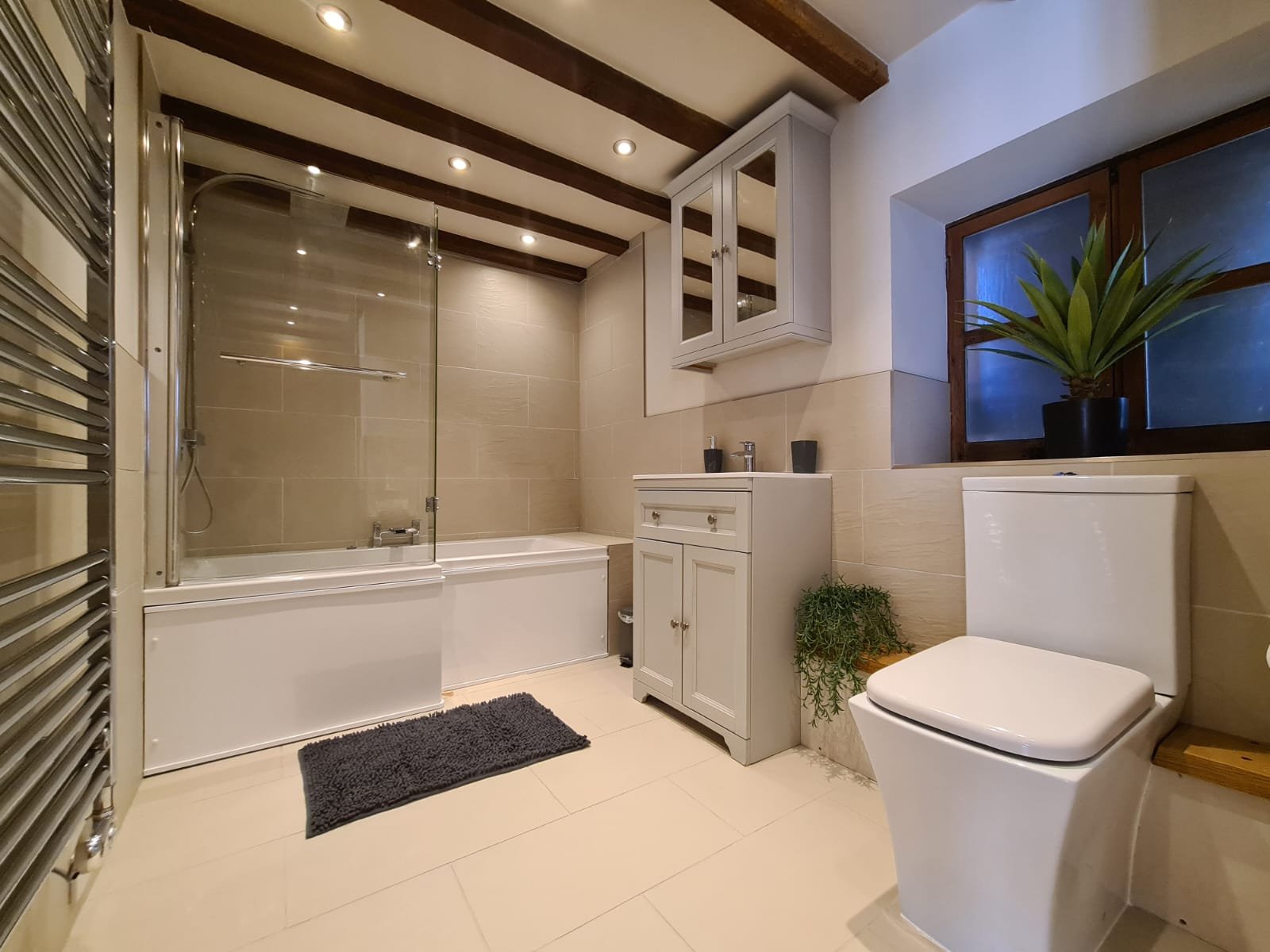 Main bathroom - ground floor