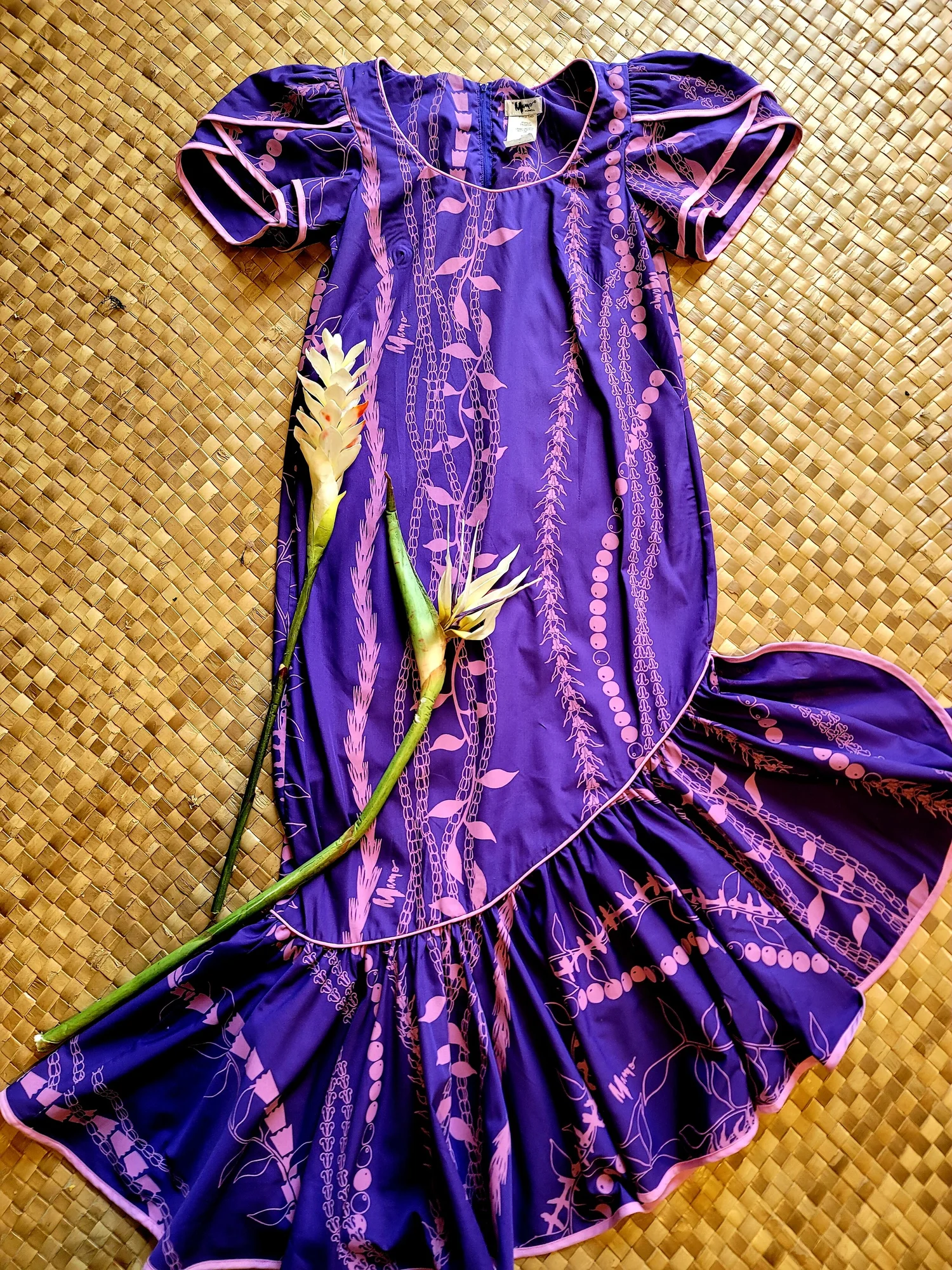 ハワイアンドレス　MAMOハウエル　ヴィンテージ　size12 Mamo Howell Vintage Holokū Style Mu'umu'u — Aumoana Designs
