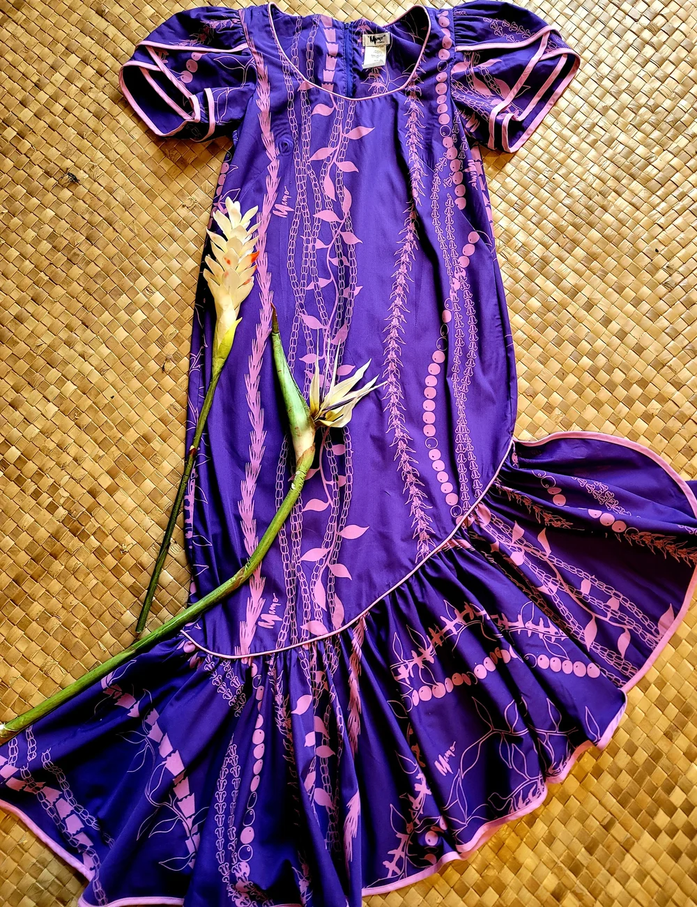 フラダンス 90s MAMO Muu Muu with Stole Mamo Howell Vintage Holokū Style Mu'umu'u — Aumoana Designs