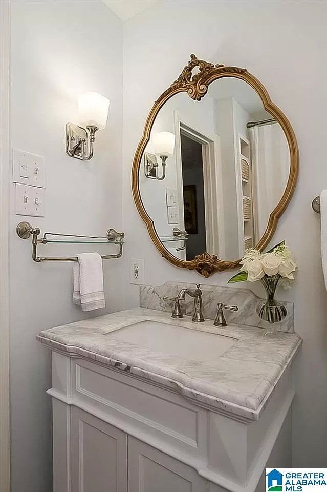 Bathroom 2.jpg