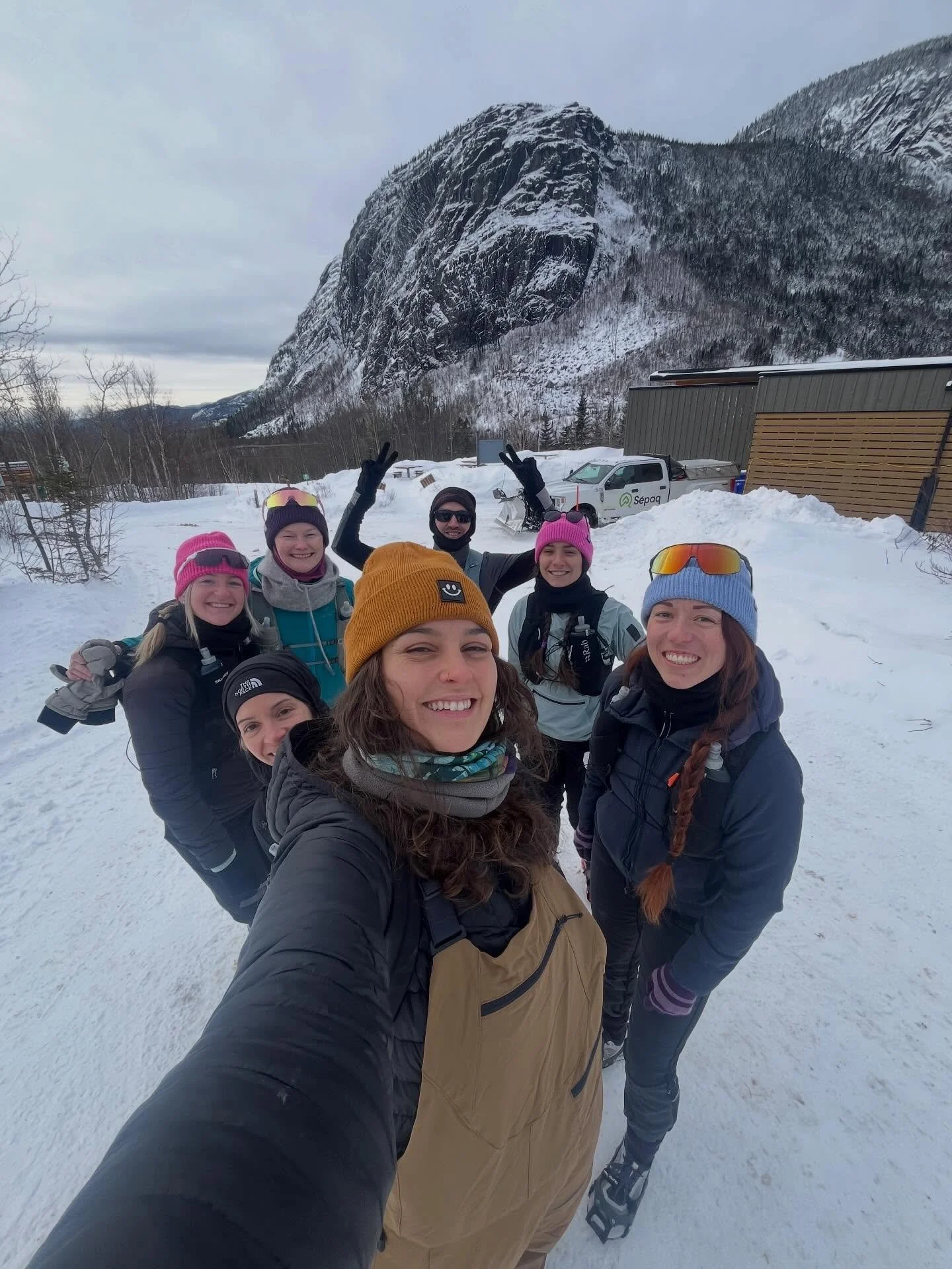 Week-end &agrave; Charlevoix avec l&rsquo;&eacute;quipe @mouvement_zenactif 🫶🏻🏔️⛷️🏃&zwj;♀️

Juste pour le plaisir parce qu&rsquo;on se voit jamais, chacun dans nos parcs/villes hihi. C&rsquo;&eacute;tait incroyable! Tu mets des coureur.se.s/sport